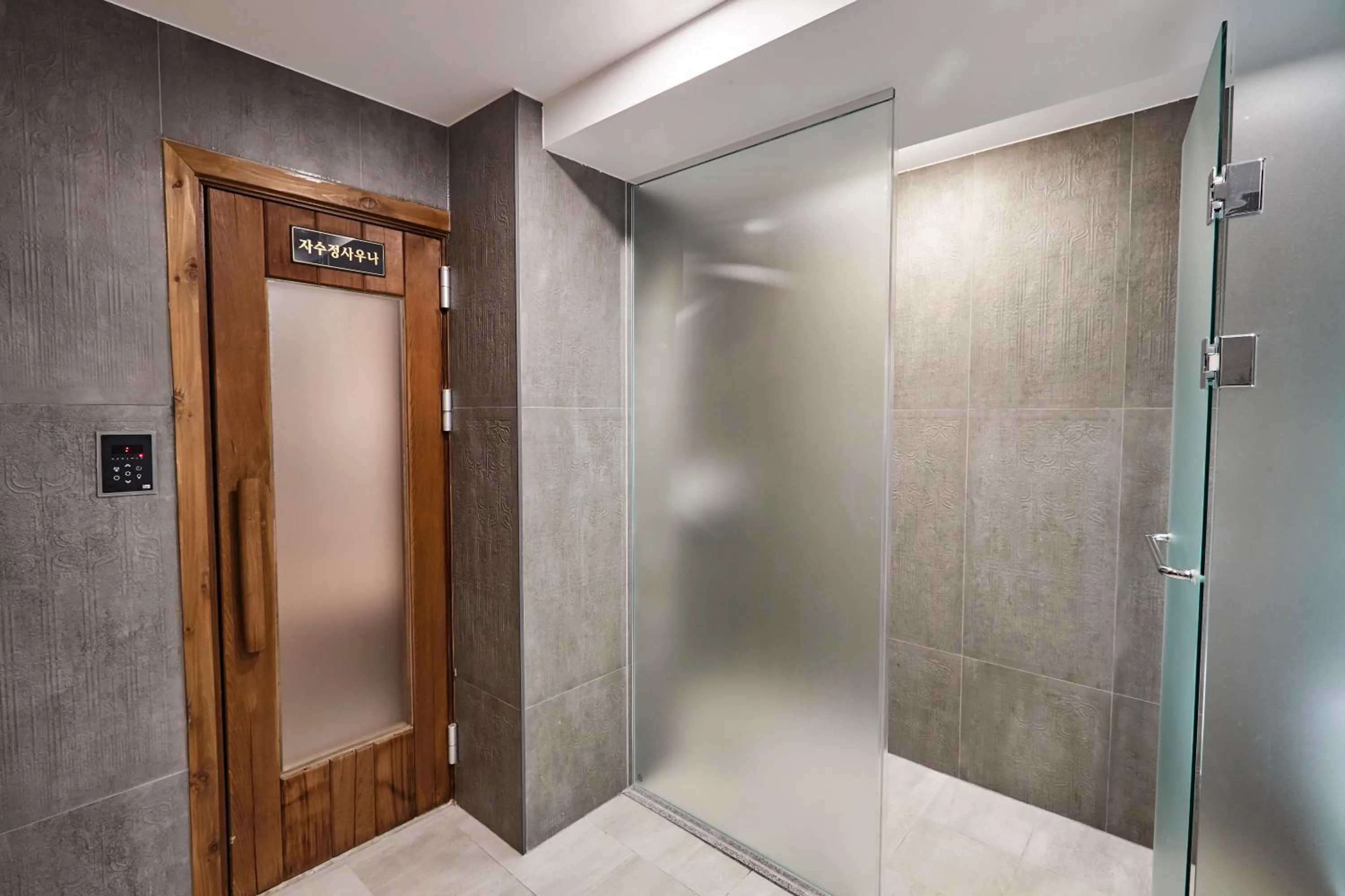 Bathroom in Suwon Partyz Hotel