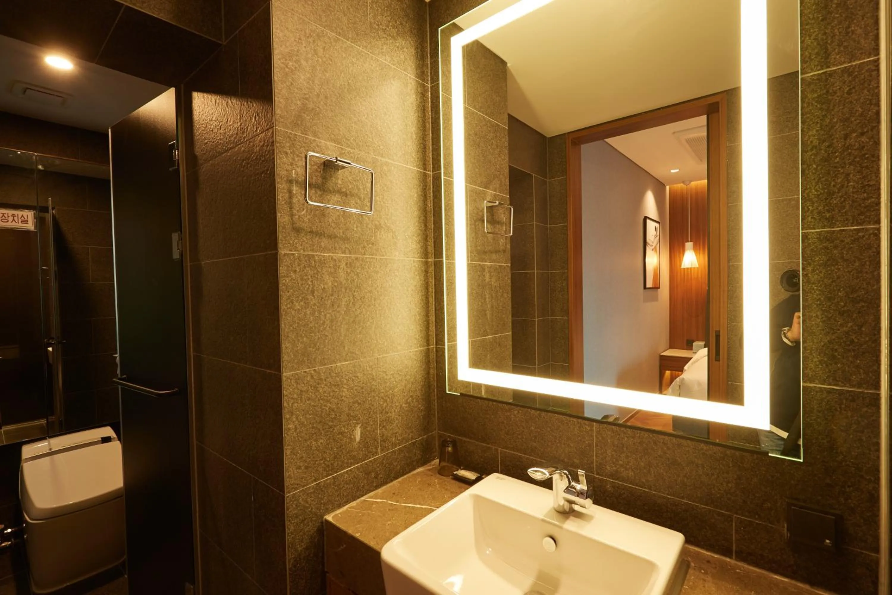 Bathroom in Suwon Partyz Hotel