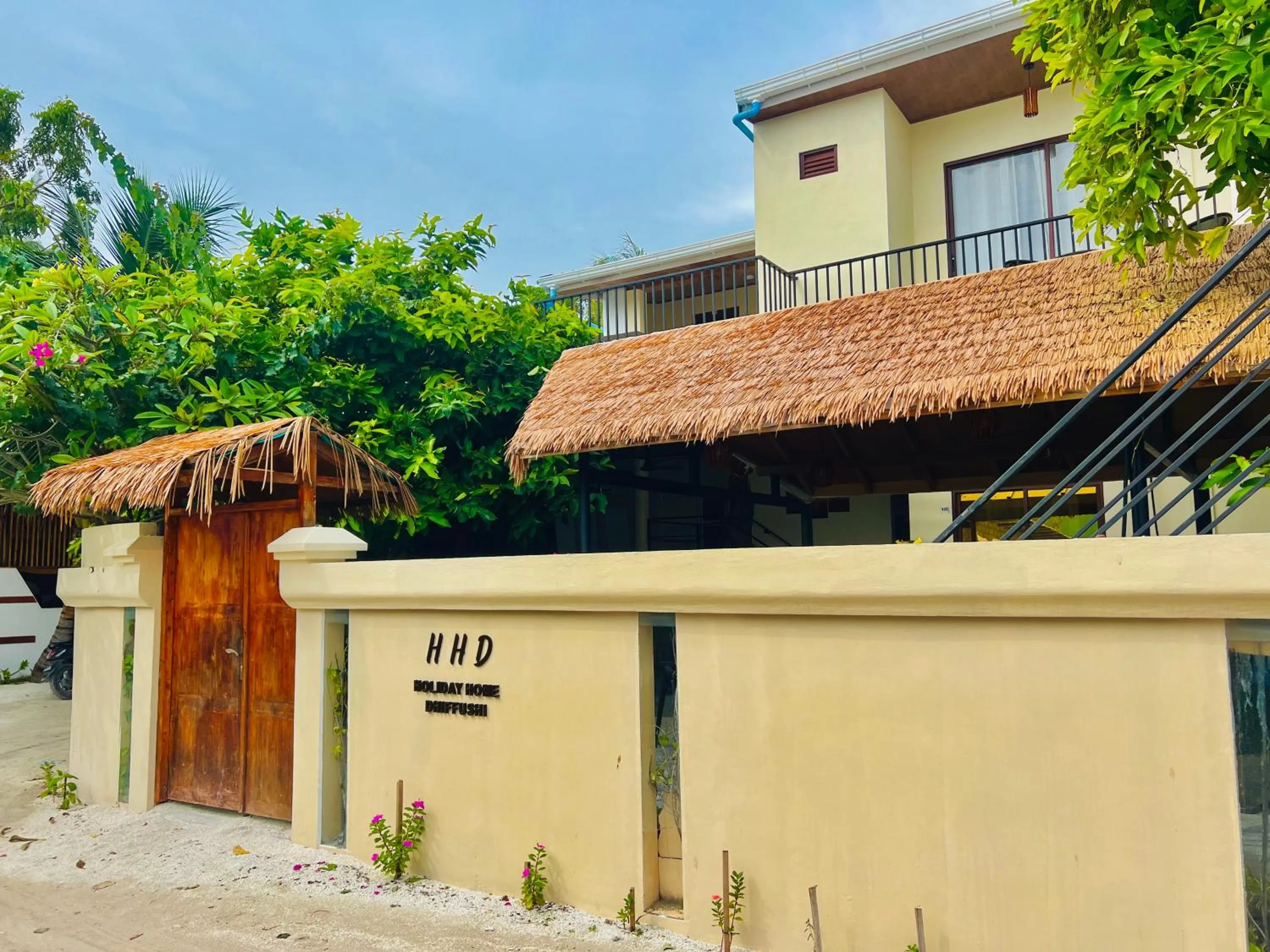 Property building in Holiday Home Dhiffushi