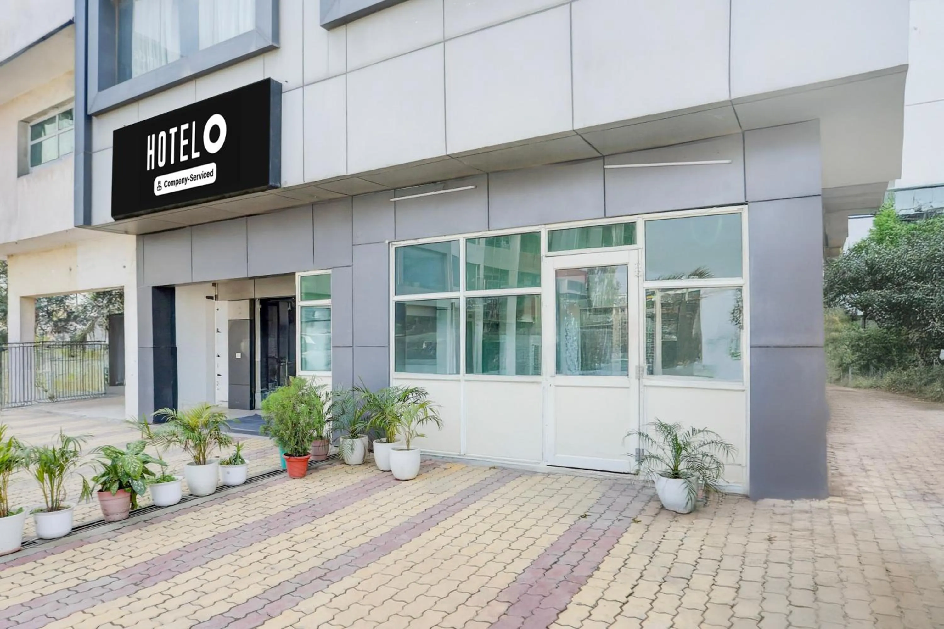 Facade/entrance in Super Hotel O Lohgarh Road Zirakpur Formerly JB Plaza