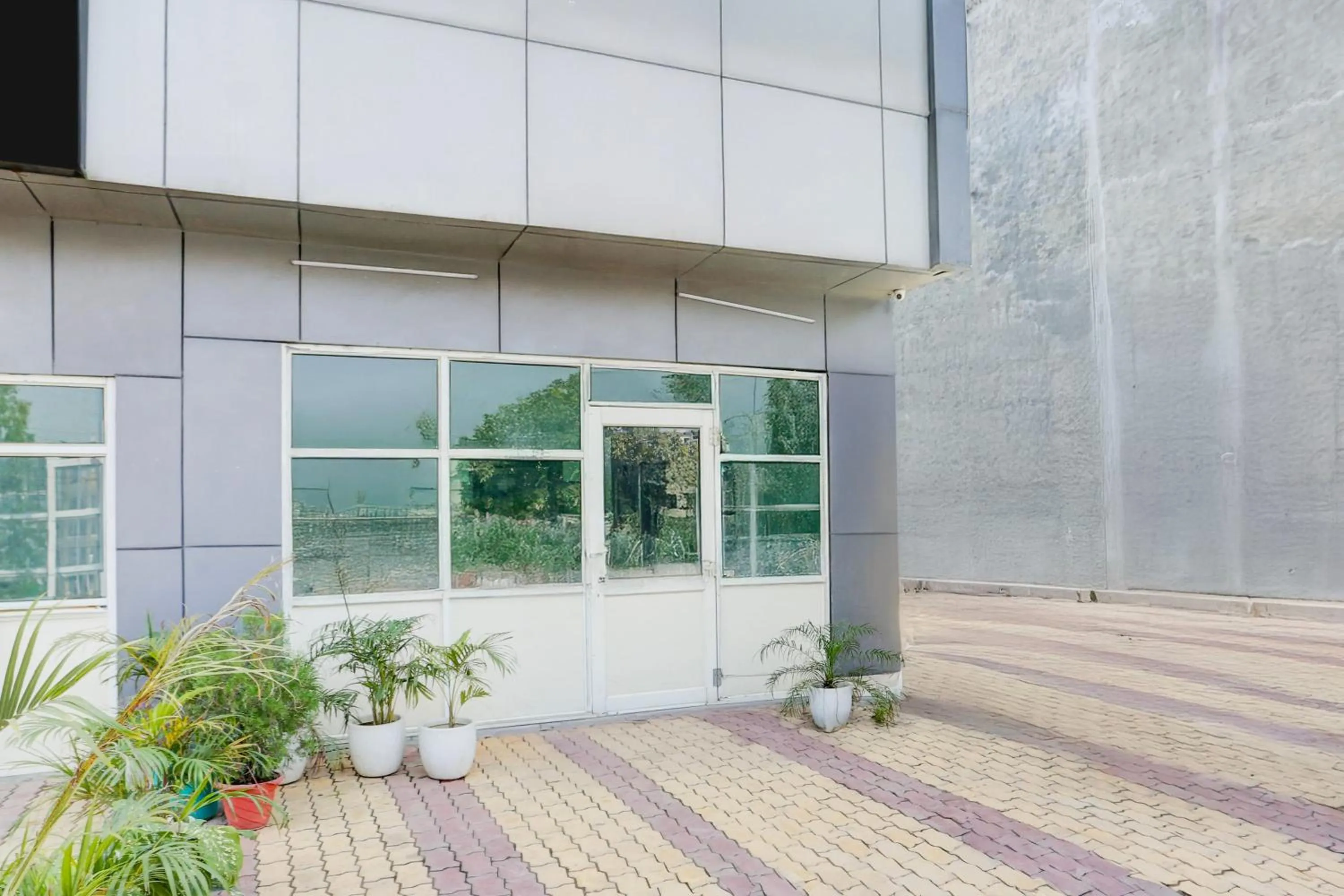 Facade/entrance in Super Hotel O Lohgarh Road Zirakpur Formerly JB Plaza