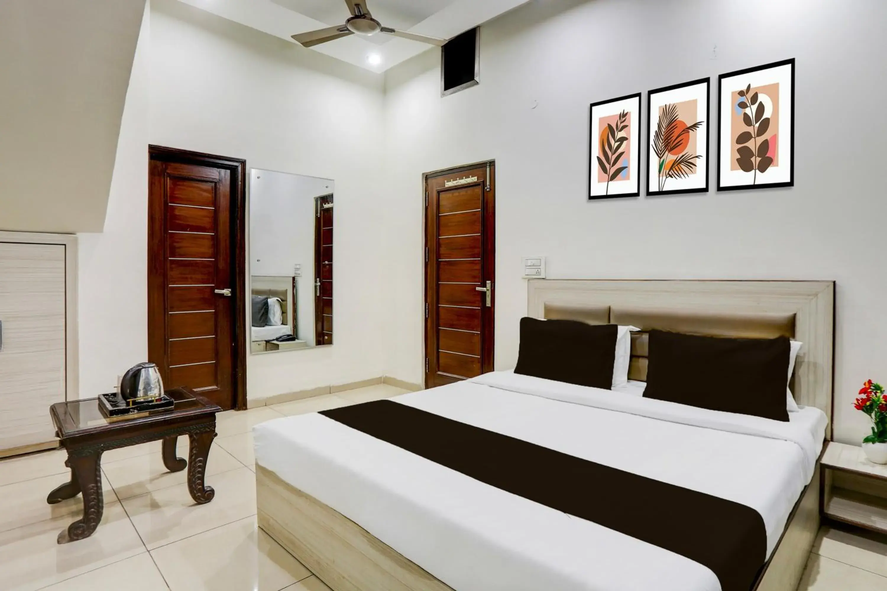 Standard Double Room - single occupancy in Super Hotel O Lohgarh Road Zirakpur Formerly JB Plaza Standard Double Room - single occupancy in Super Hotel O Lohgarh Road Zirakpur Formerly JB Plaza