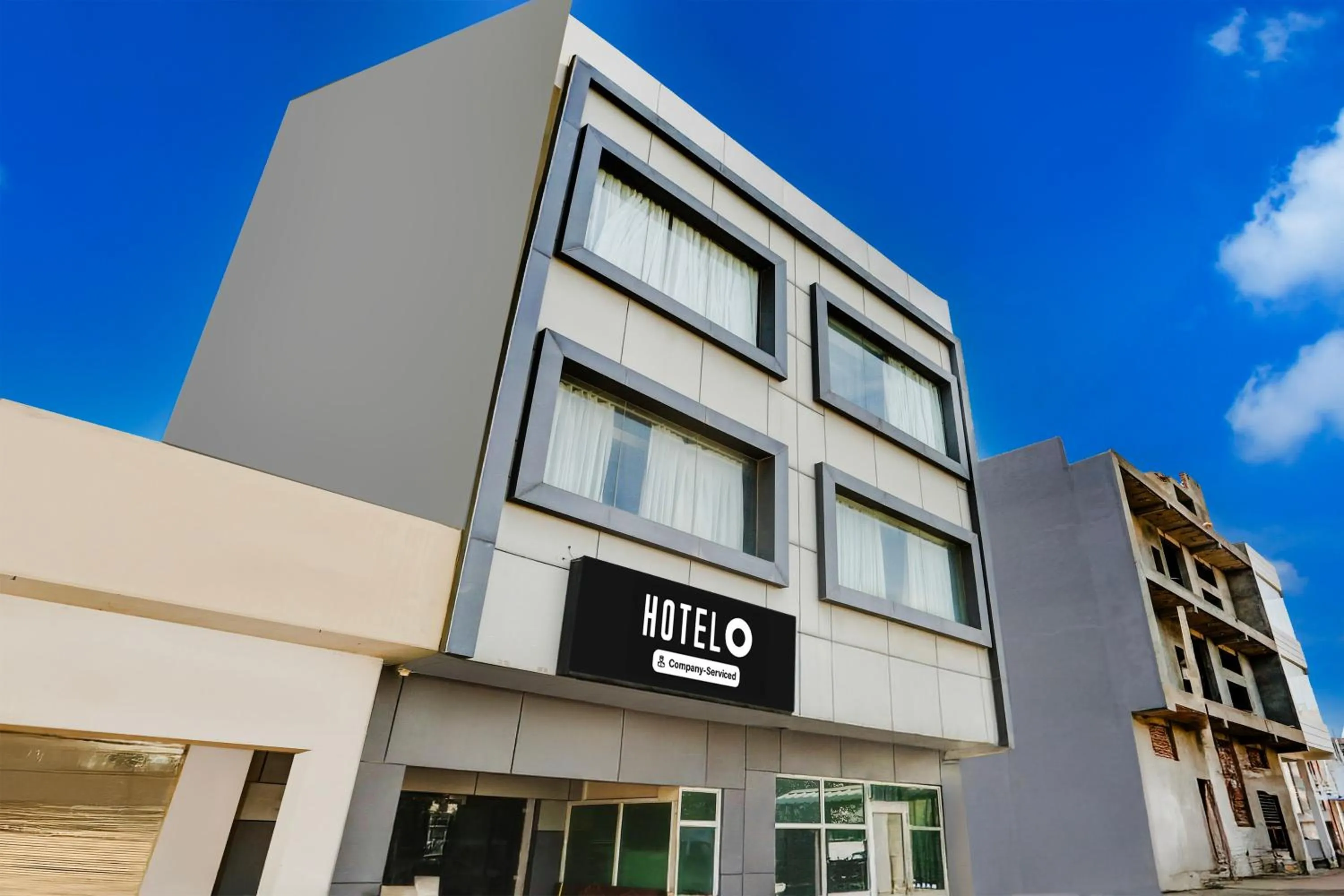 Facade/entrance in Super Hotel O Lohgarh Road Zirakpur Formerly JB Plaza