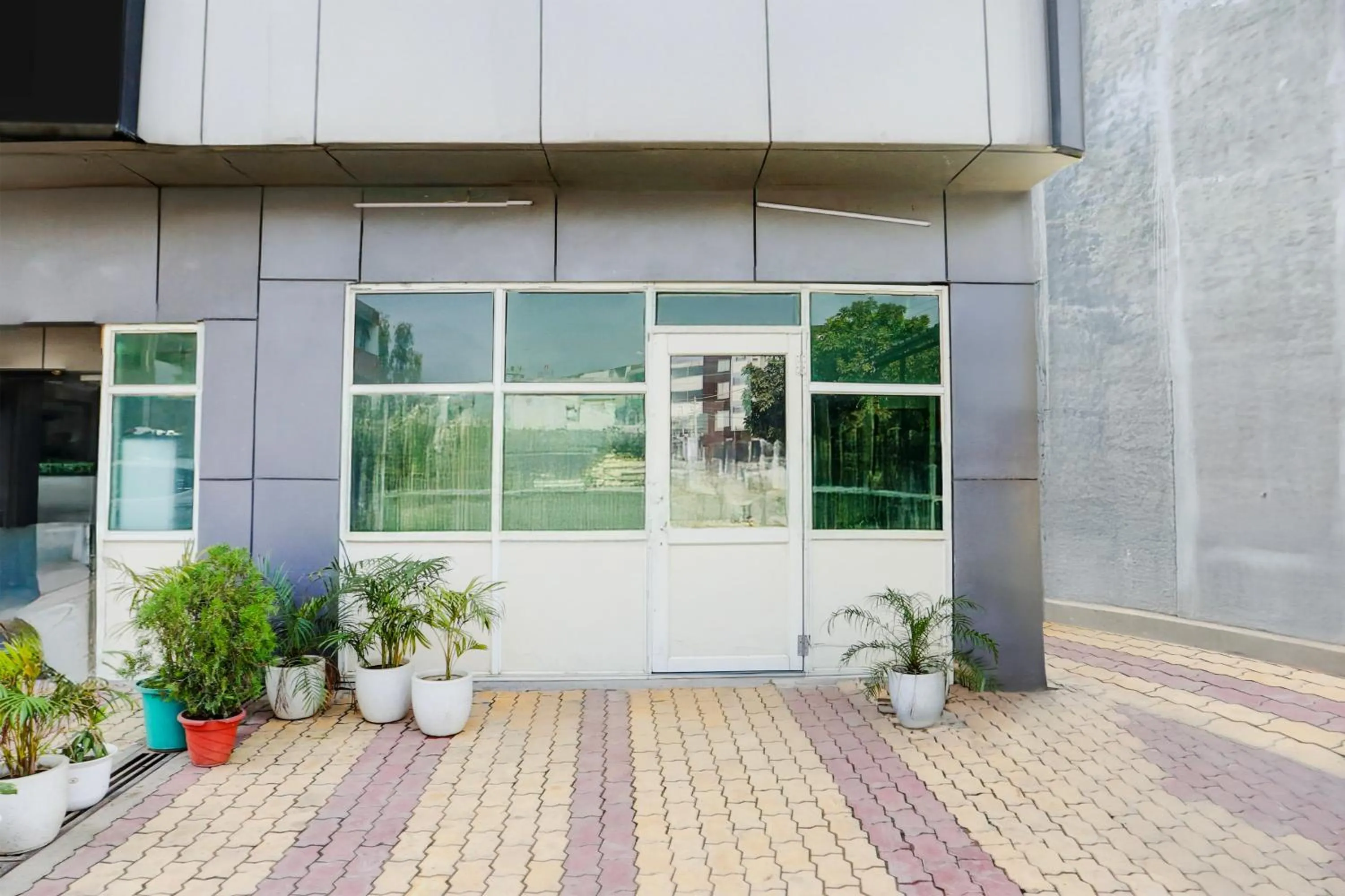 Facade/entrance in Super Hotel O Lohgarh Road Zirakpur Formerly JB Plaza
