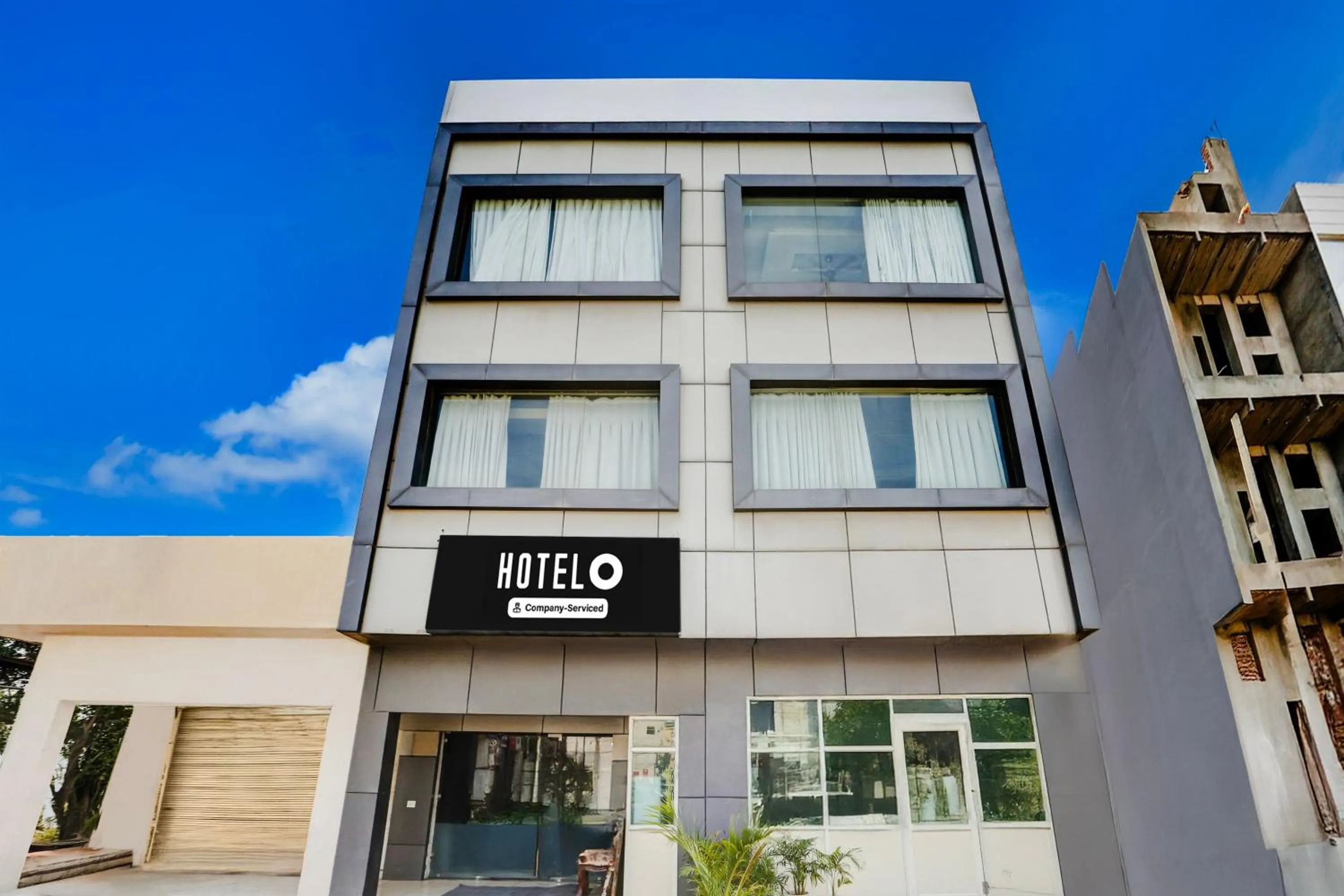 Facade/entrance in Super Hotel O Lohgarh Road Zirakpur Formerly JB Plaza