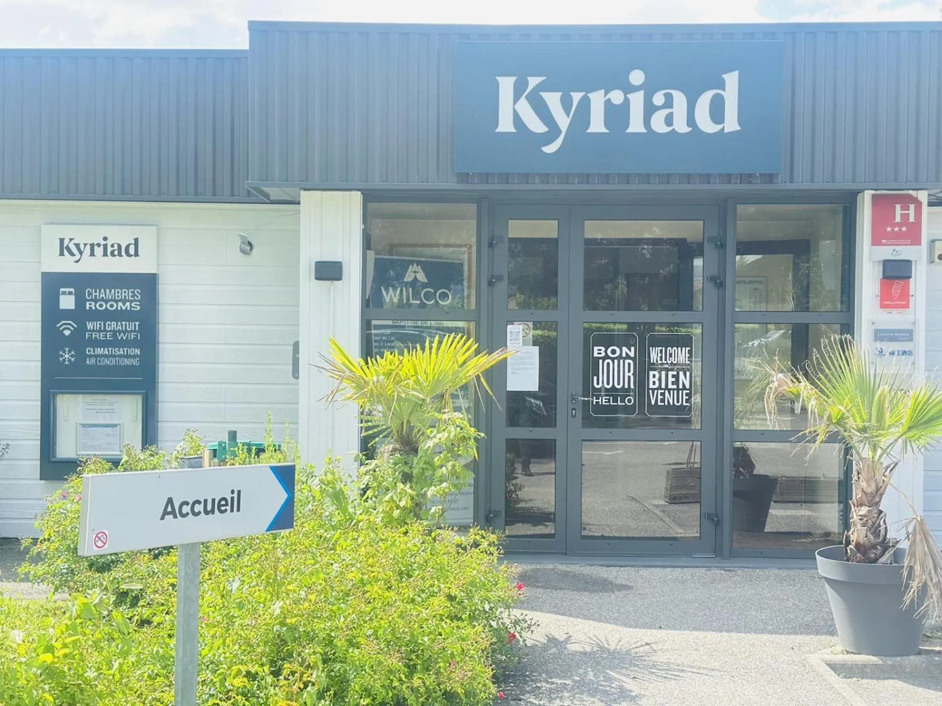 Property building in Kyriad Annecy Nord - Epagny