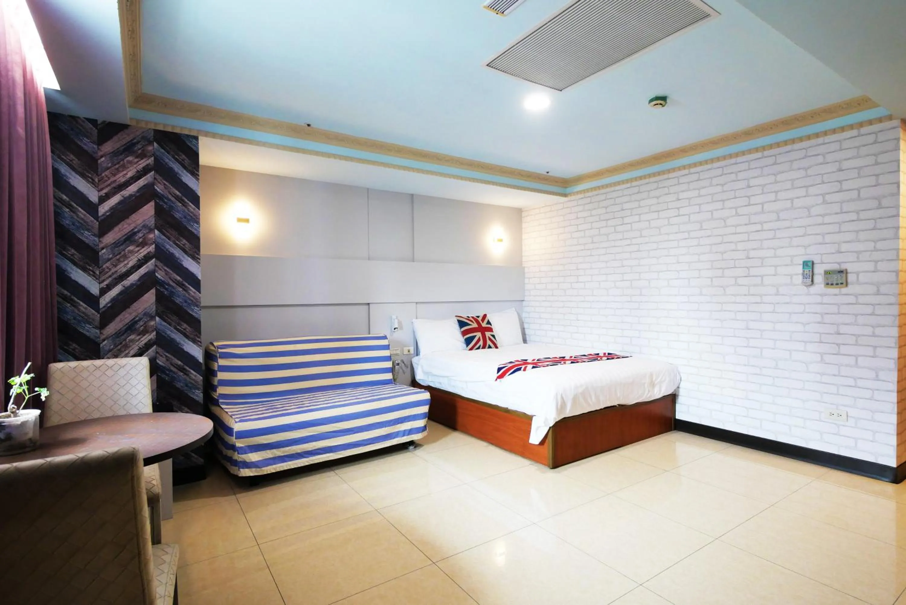 Bed in I Hi Loveriver Hotel