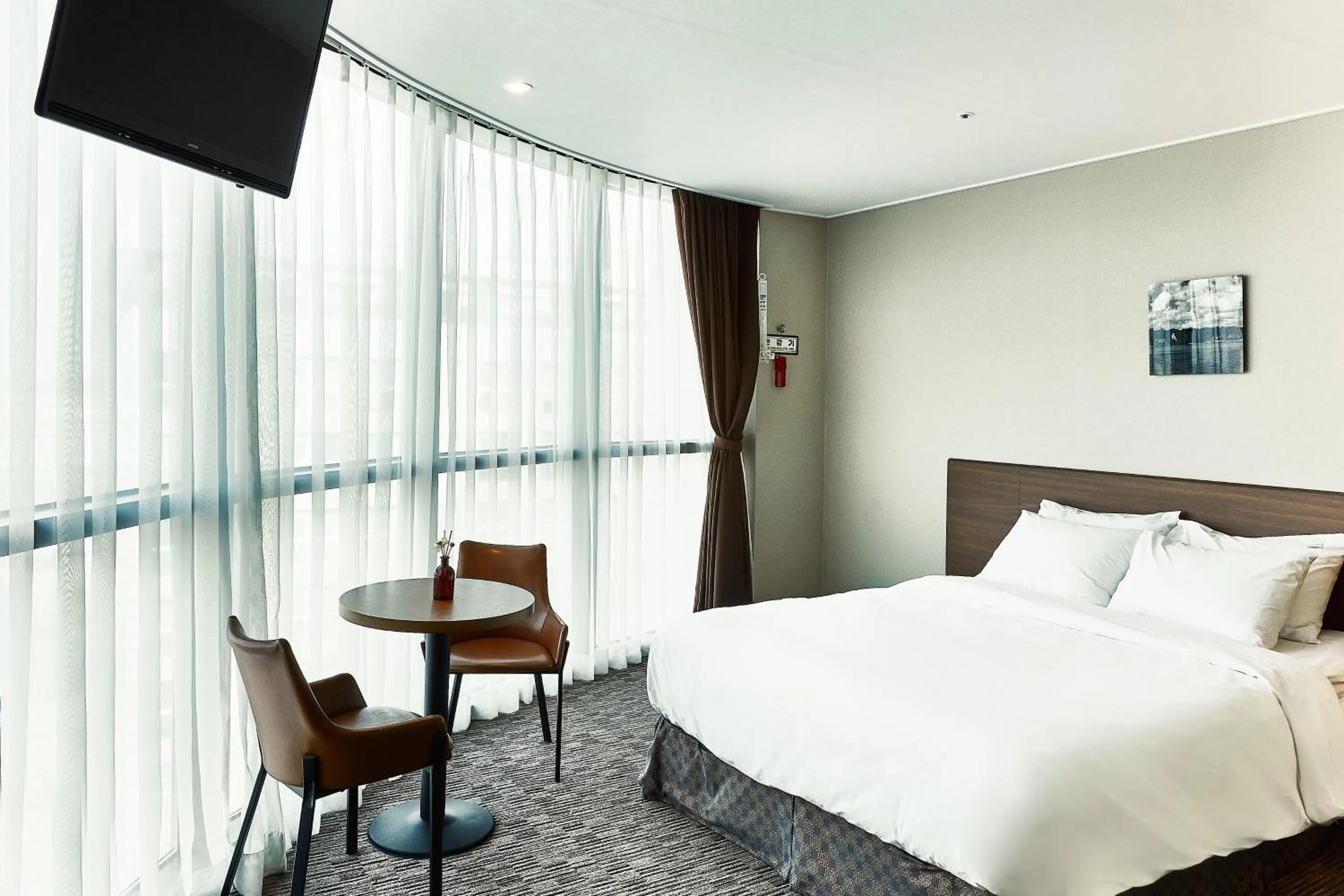 Bed in Golden Harbor Hotel Pyeongtaek