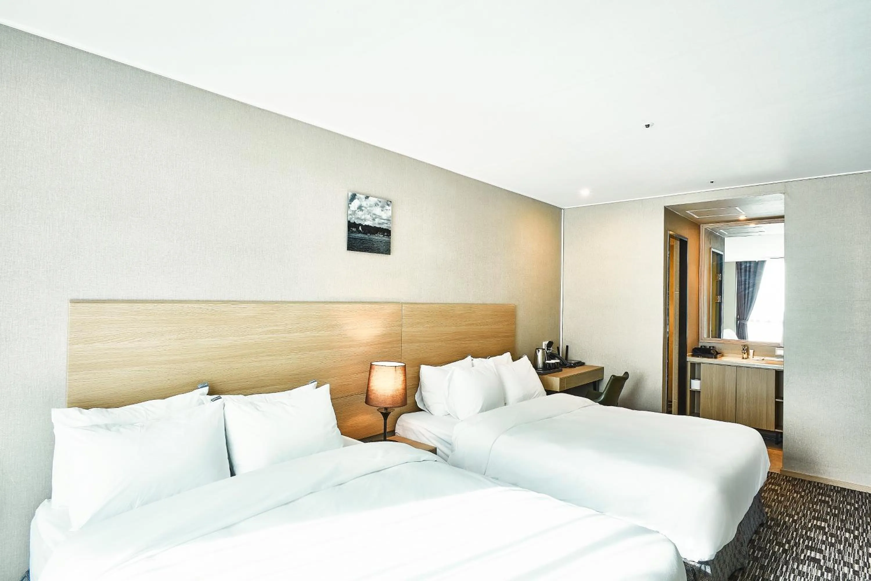 Bed in Golden Harbor Hotel Pyeongtaek