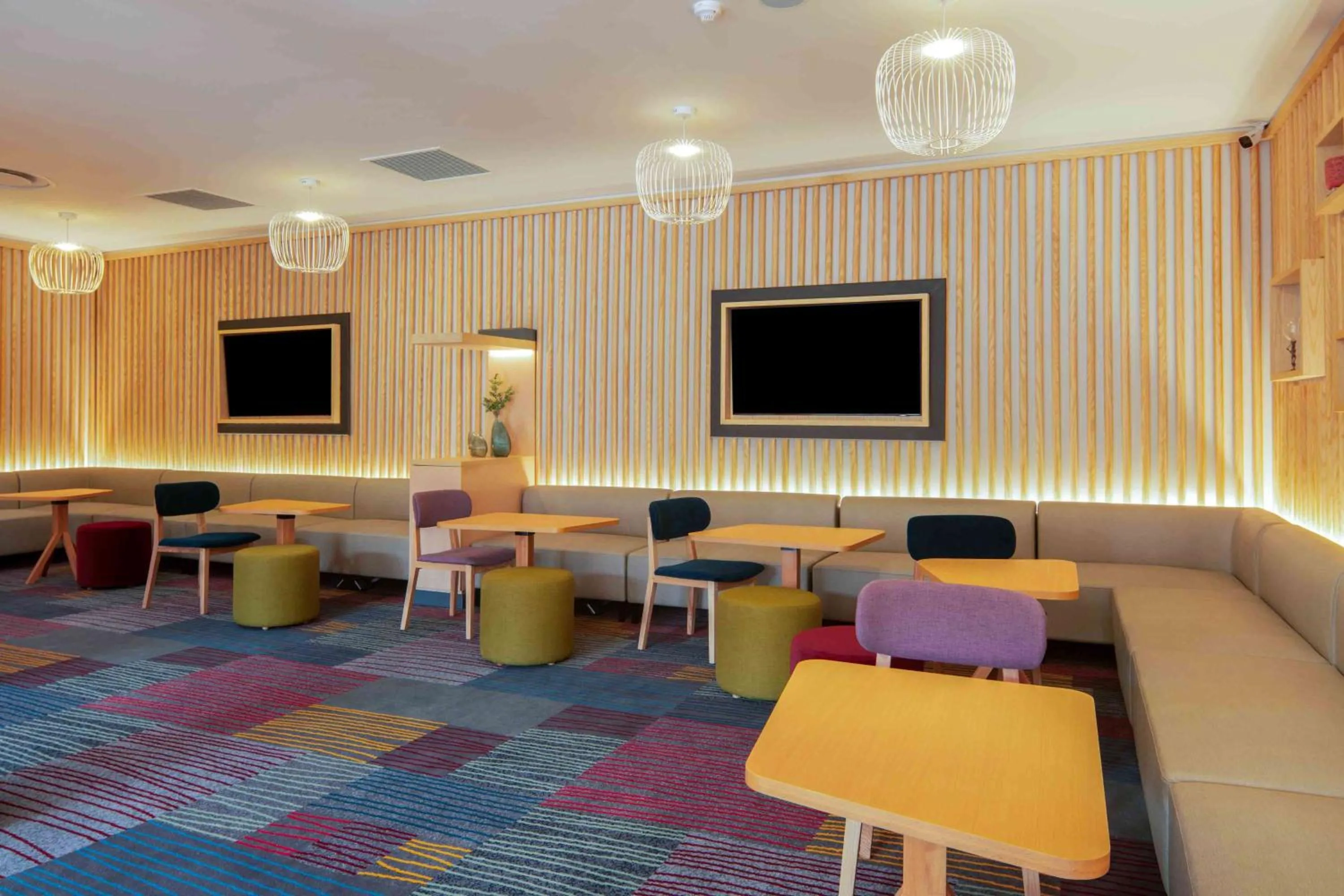 Lobby or reception in Hampton By Hilton Sandton Grayston