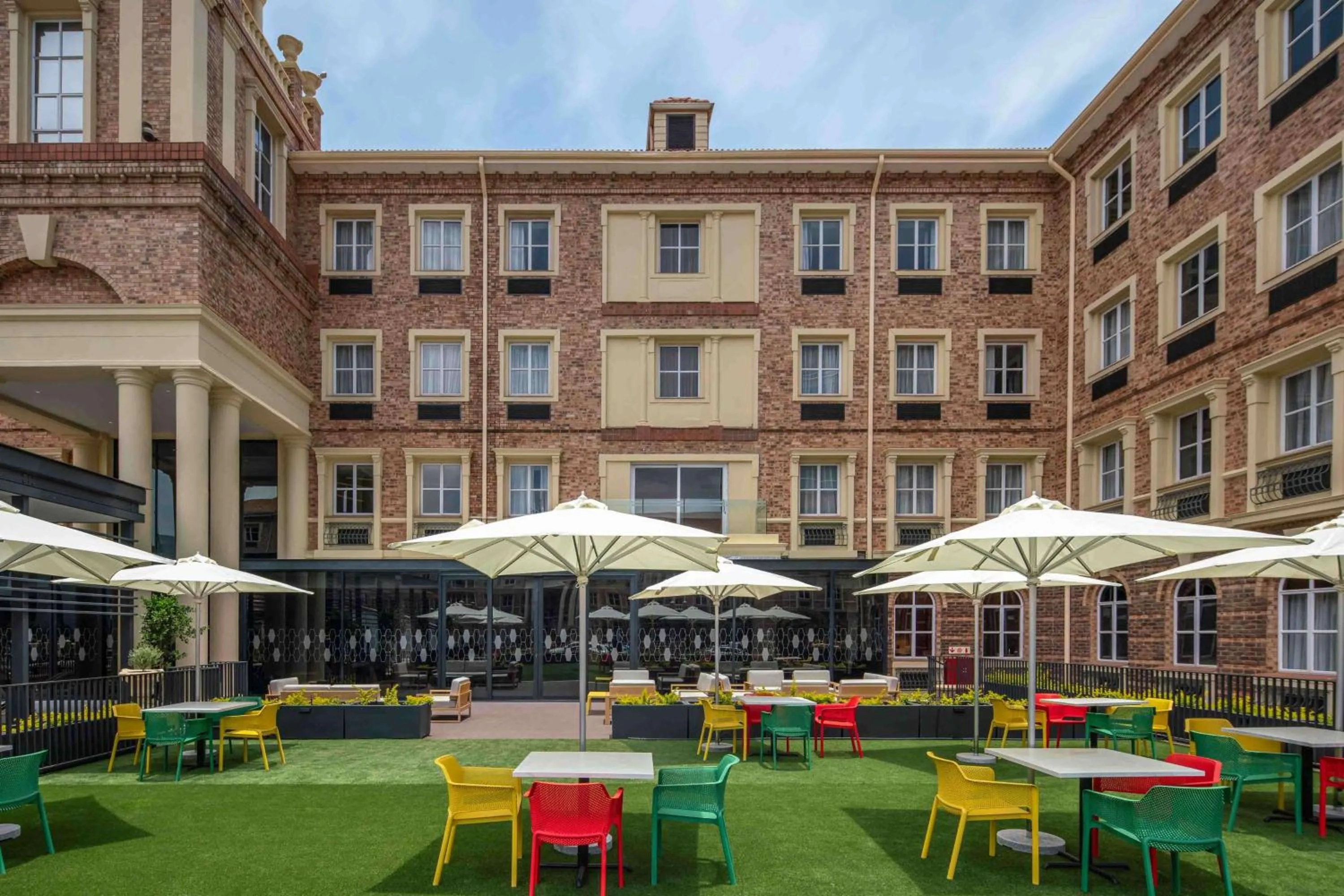 Patio in Hampton By Hilton Sandton Grayston