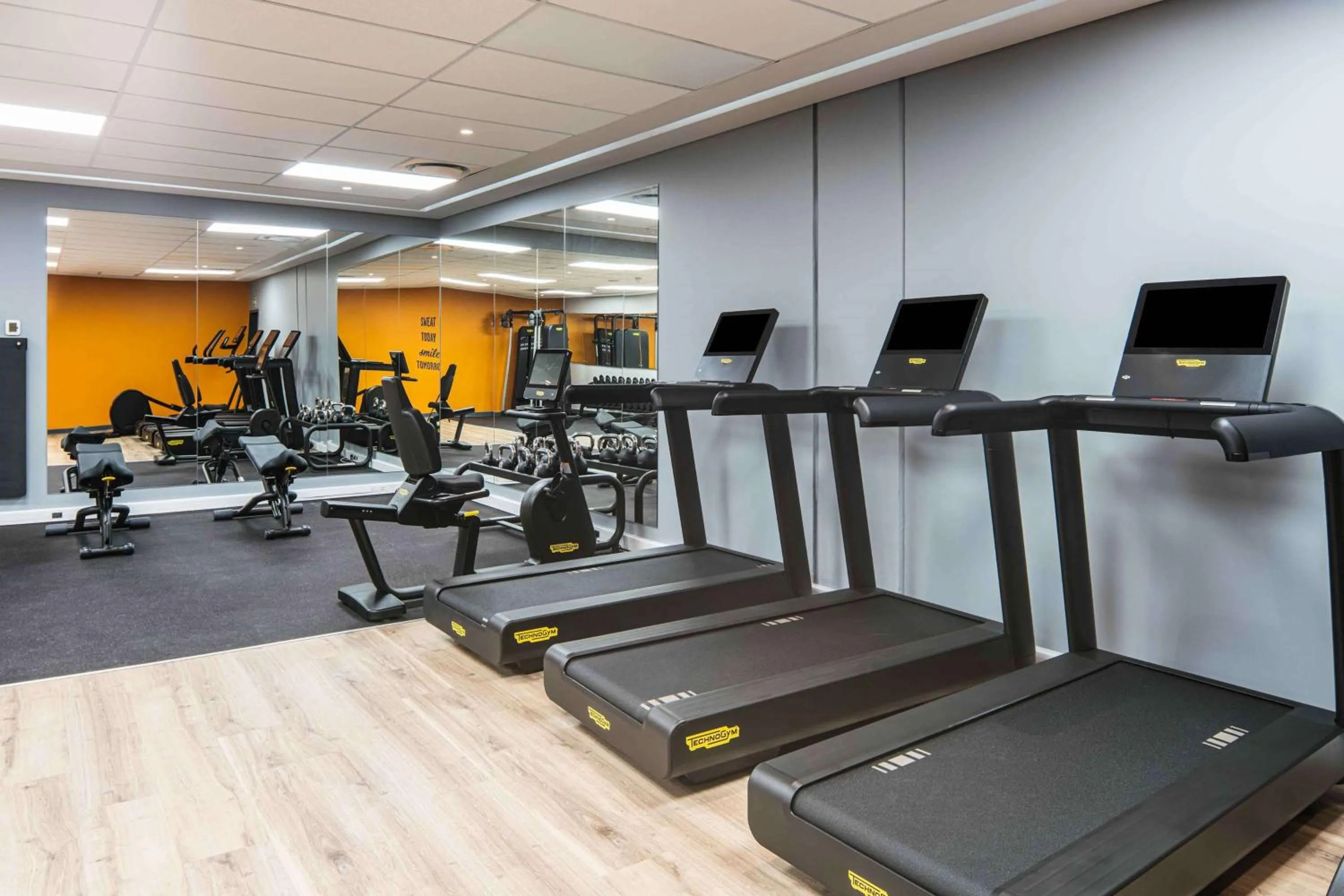 Fitness centre/facilities in Hampton By Hilton Sandton Grayston