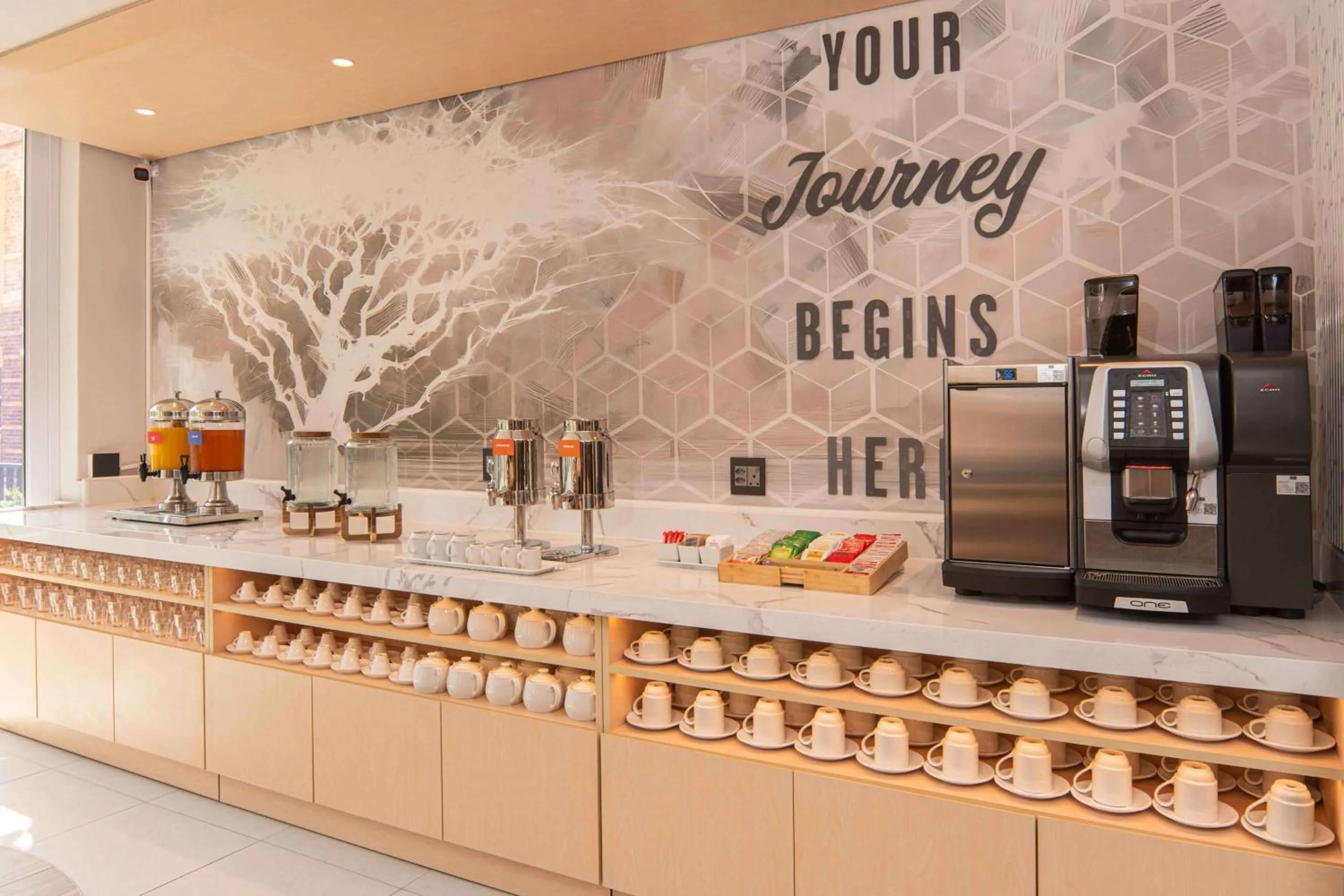 Restaurant/places to eat in Hampton By Hilton Sandton Grayston