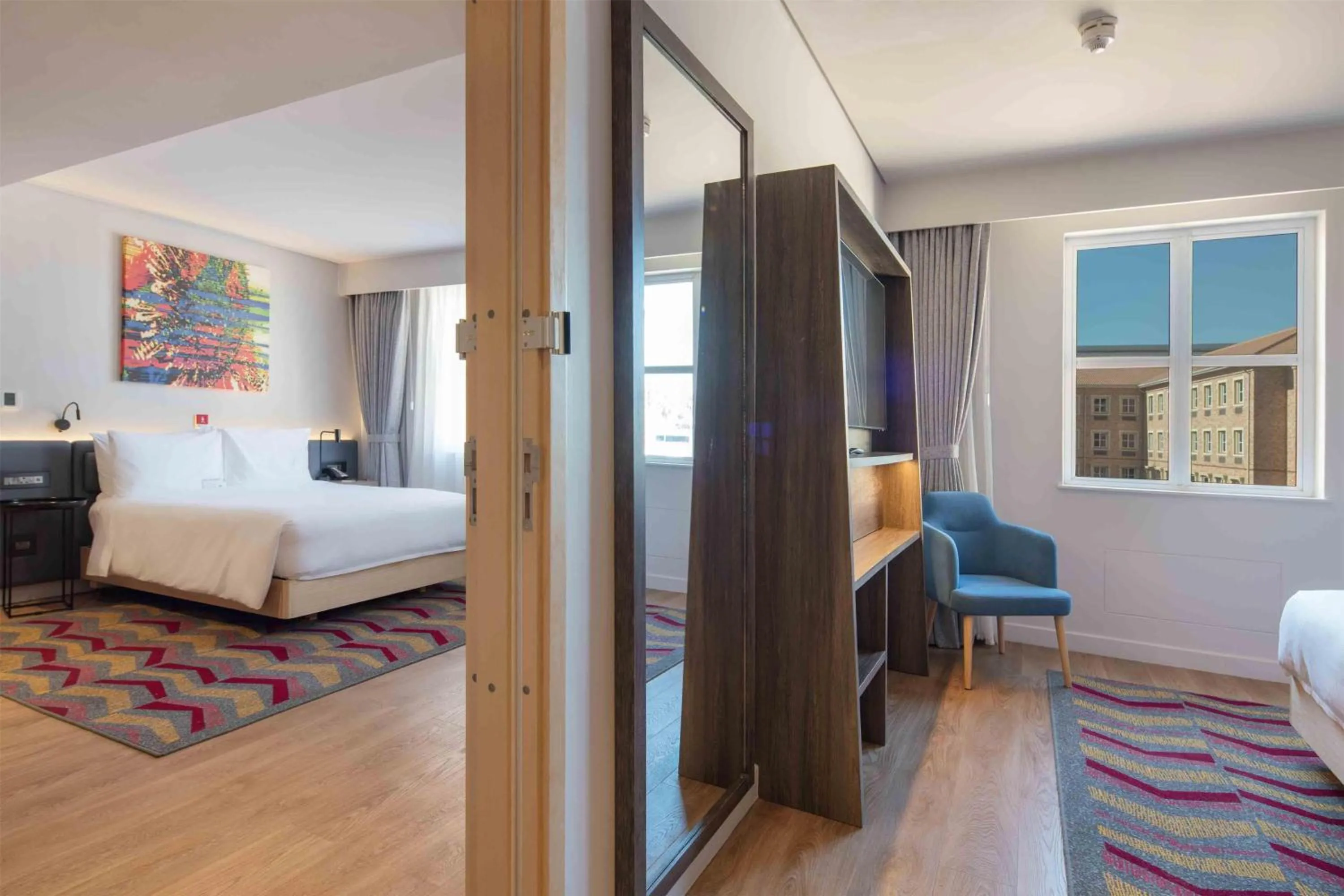 Bedroom, Bed in Hampton By Hilton Sandton Grayston