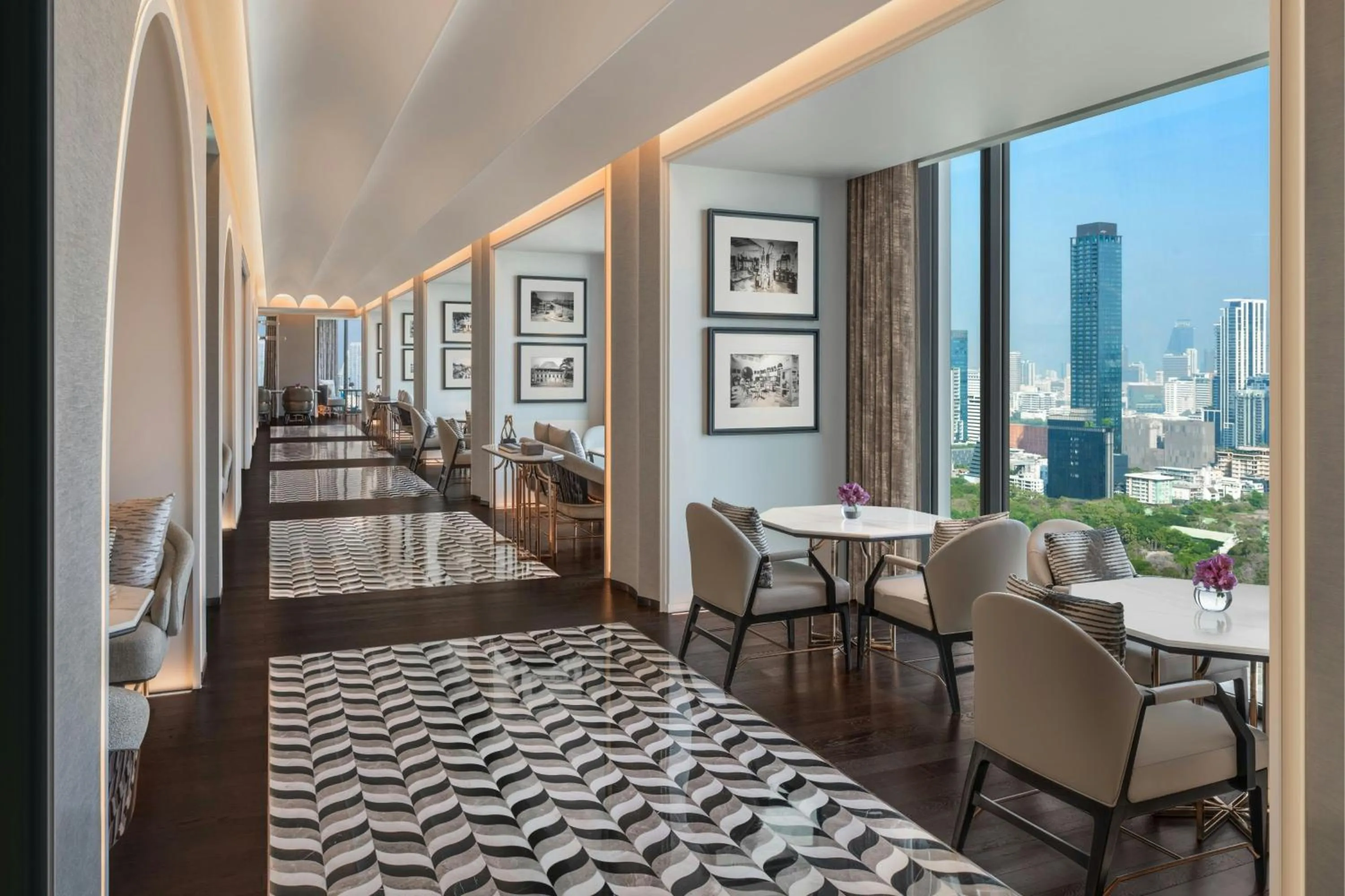 Lounge or bar in The Ritz-Carlton, Bangkok