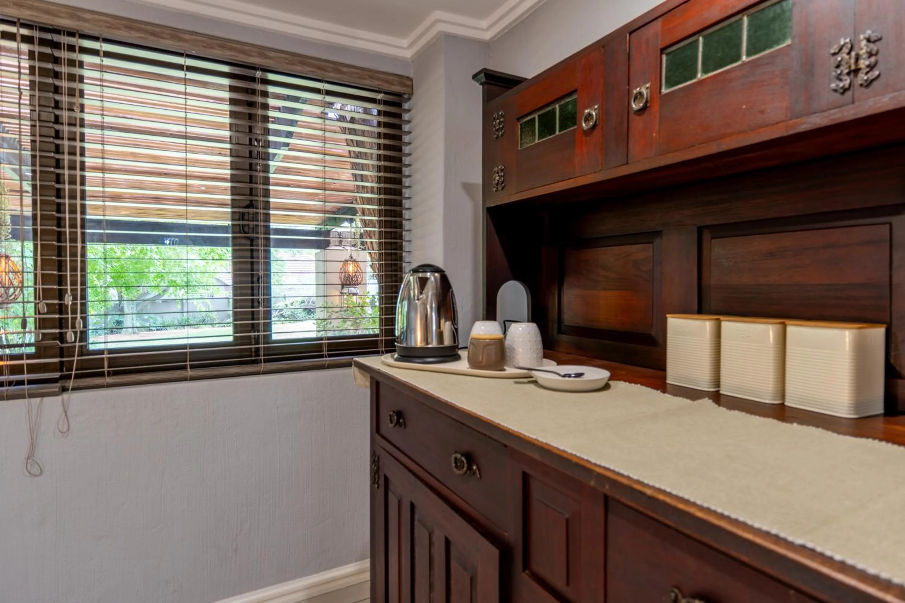 Coffee/tea facilities in 4 On Mangaan