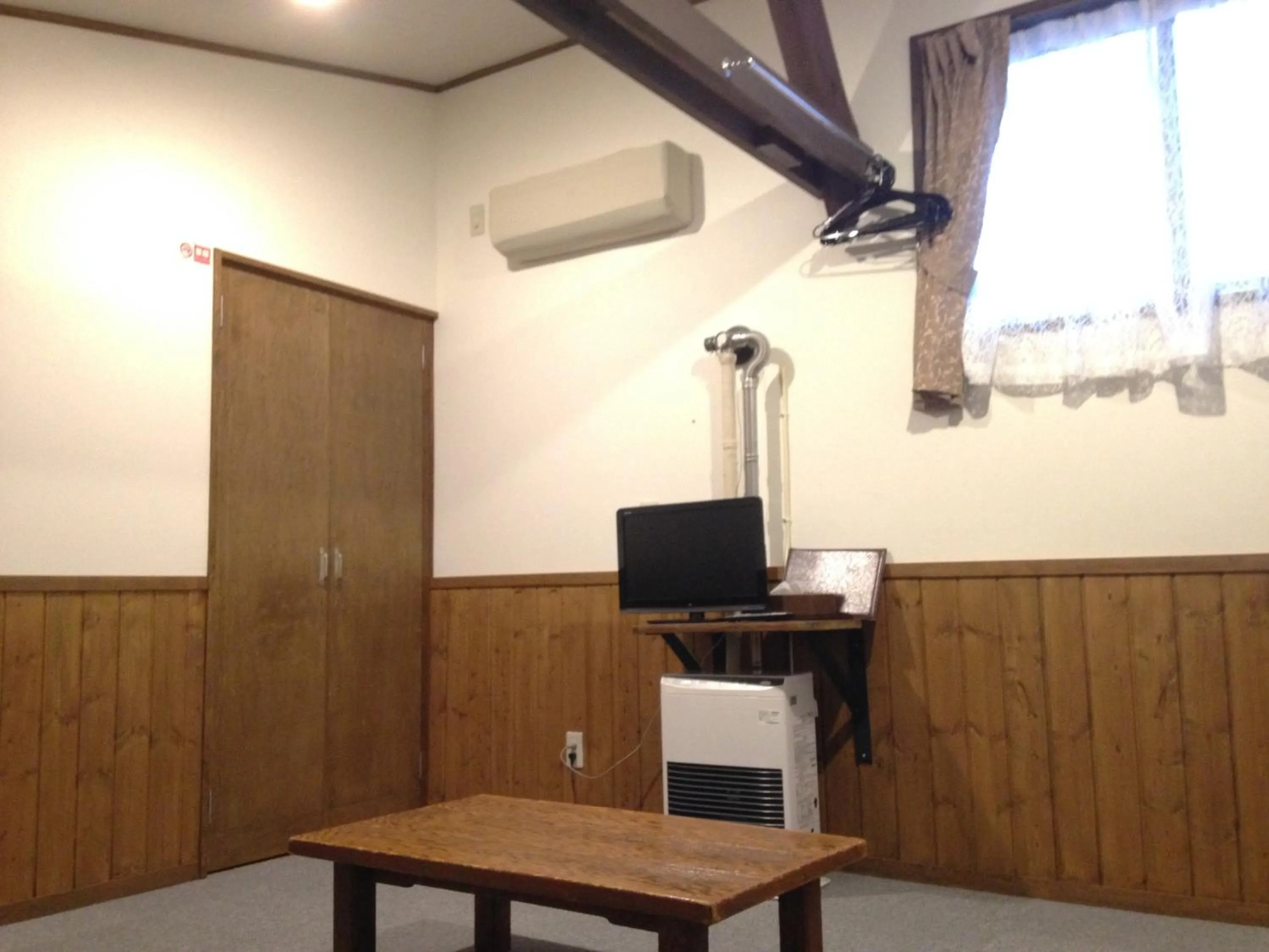 Photo of the whole room in Community House Tyrolien