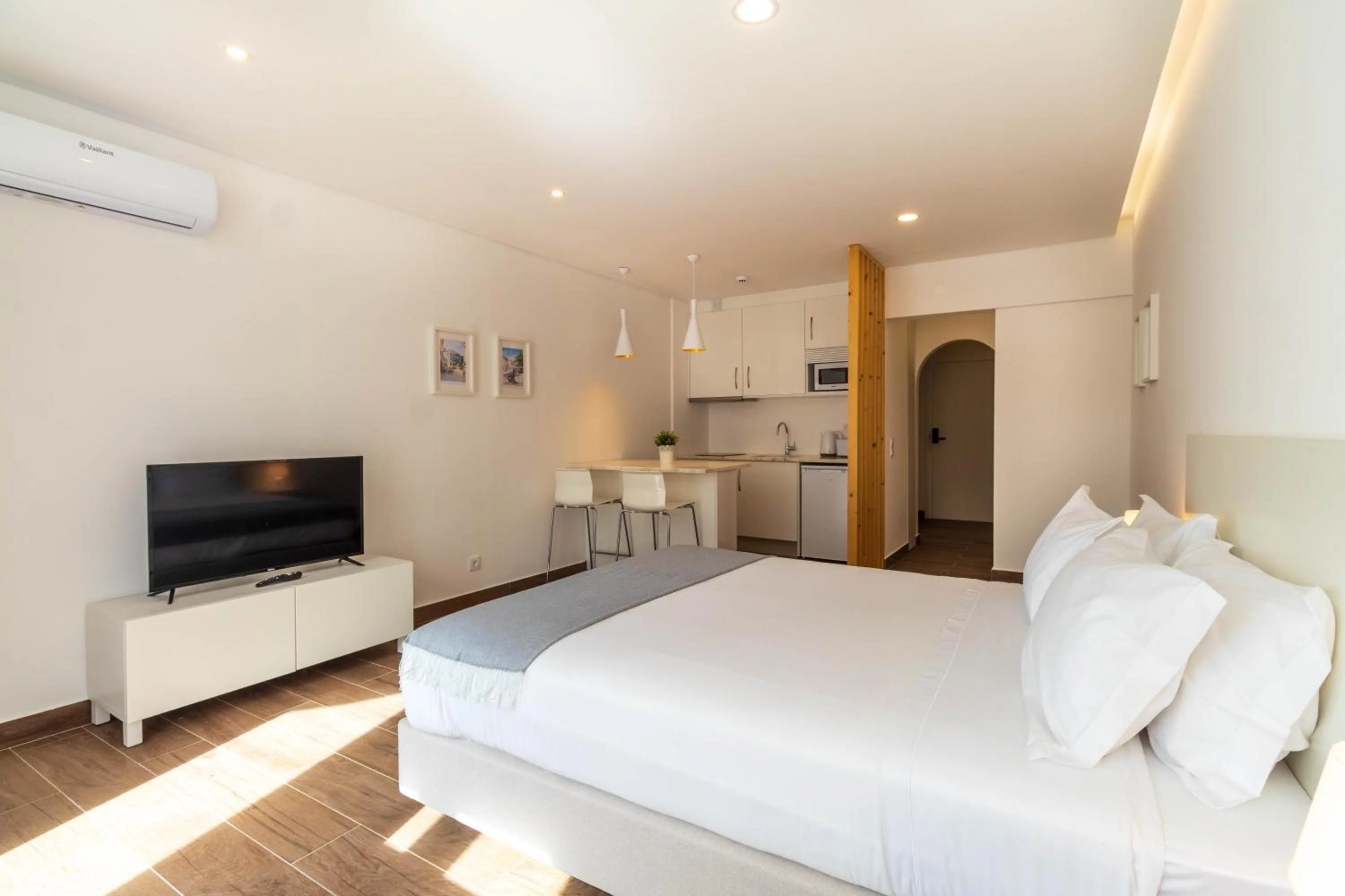 Bed in The Navigator - Ocean Heights