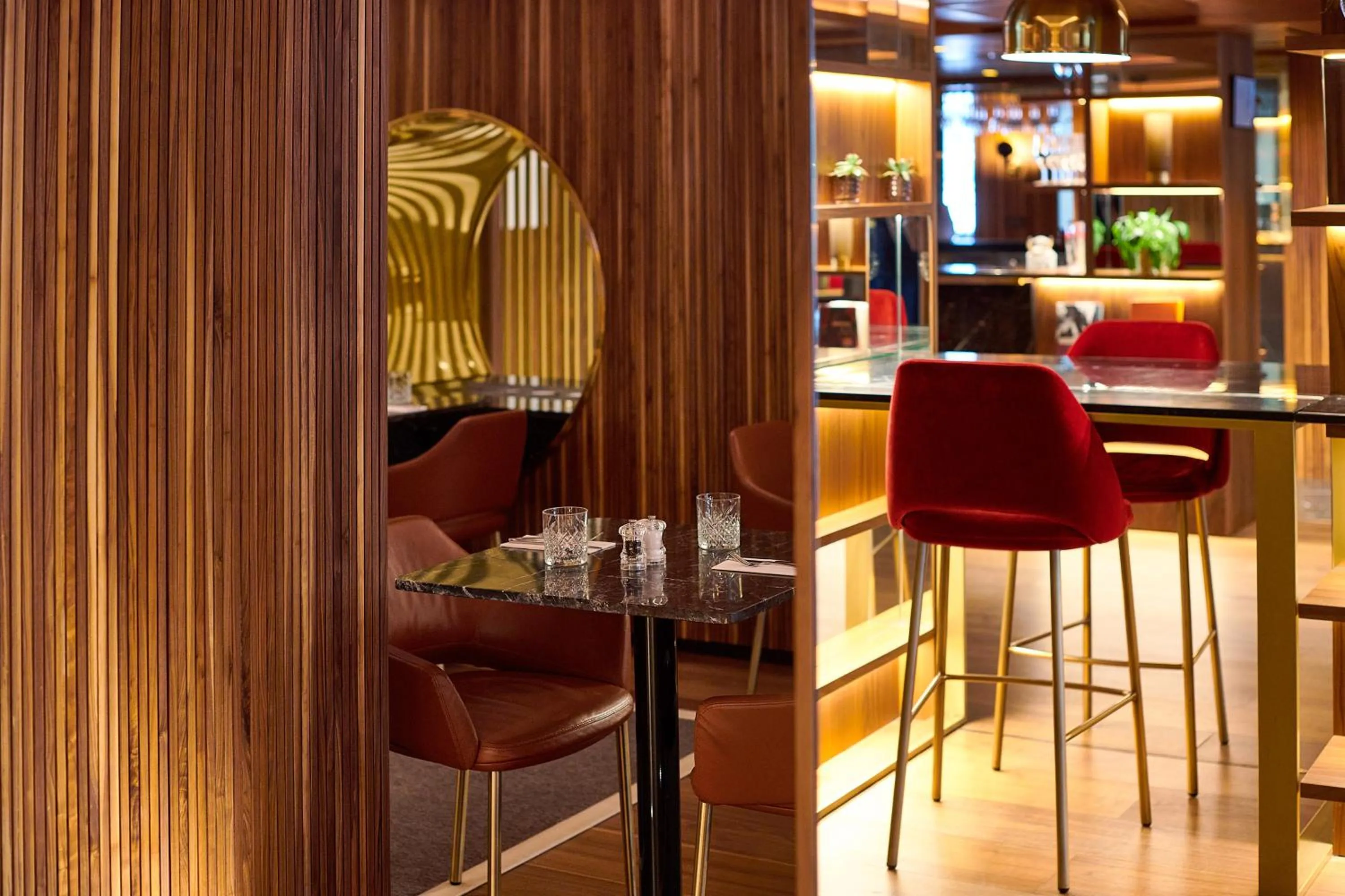 Restaurant/places to eat in The Level at Melia White House