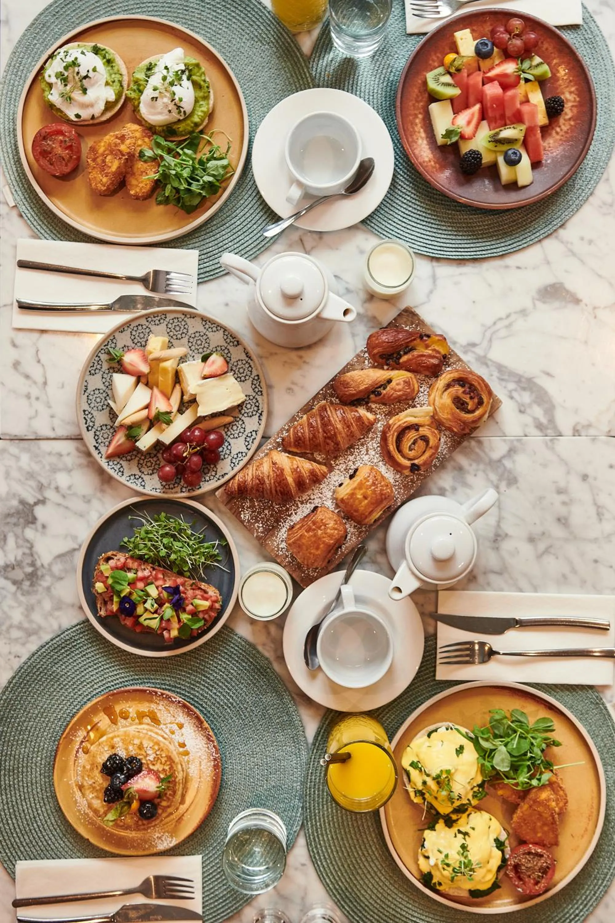 Restaurant/places to eat in The Level at Melia White House