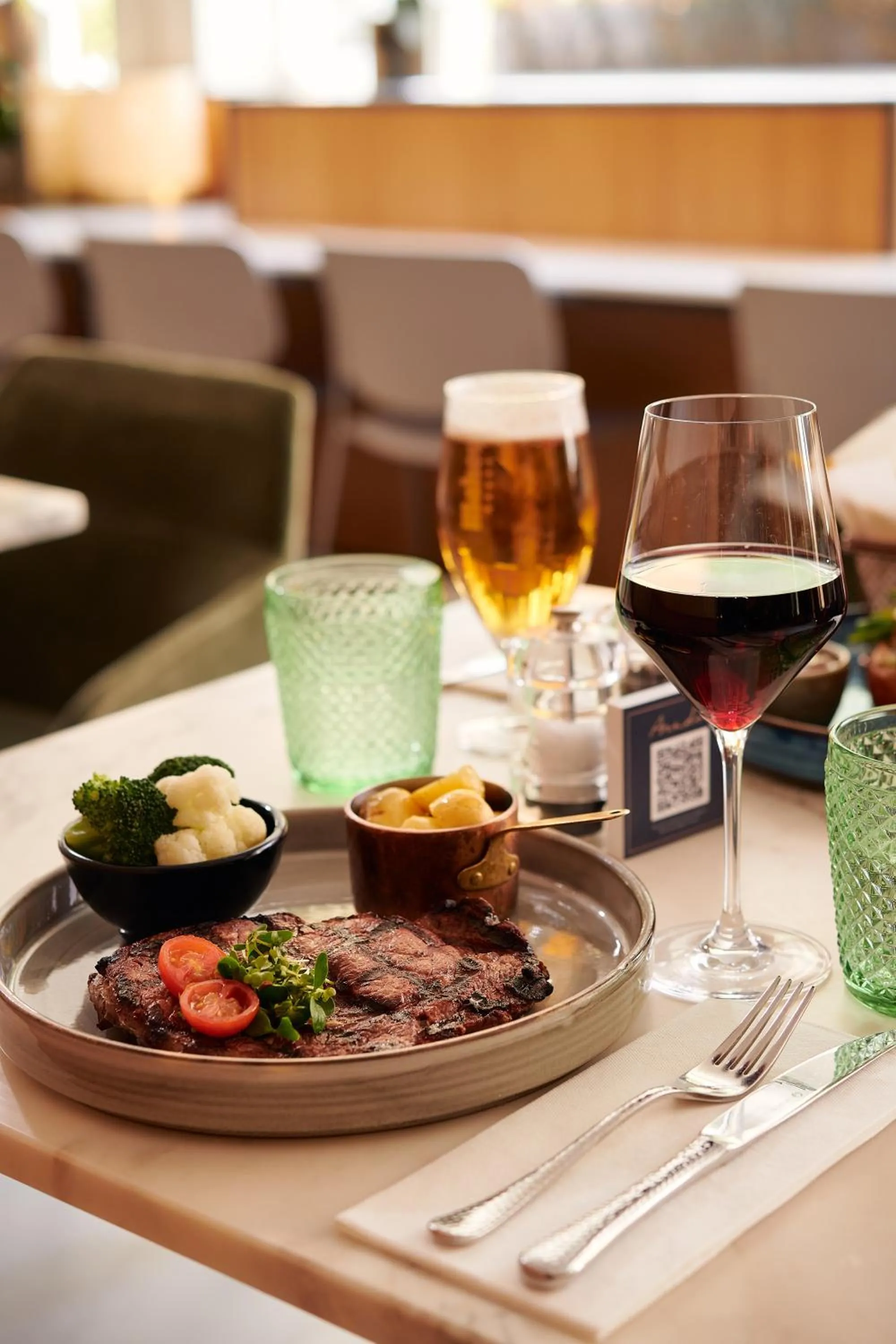 Restaurant/places to eat in The Level at Melia White House