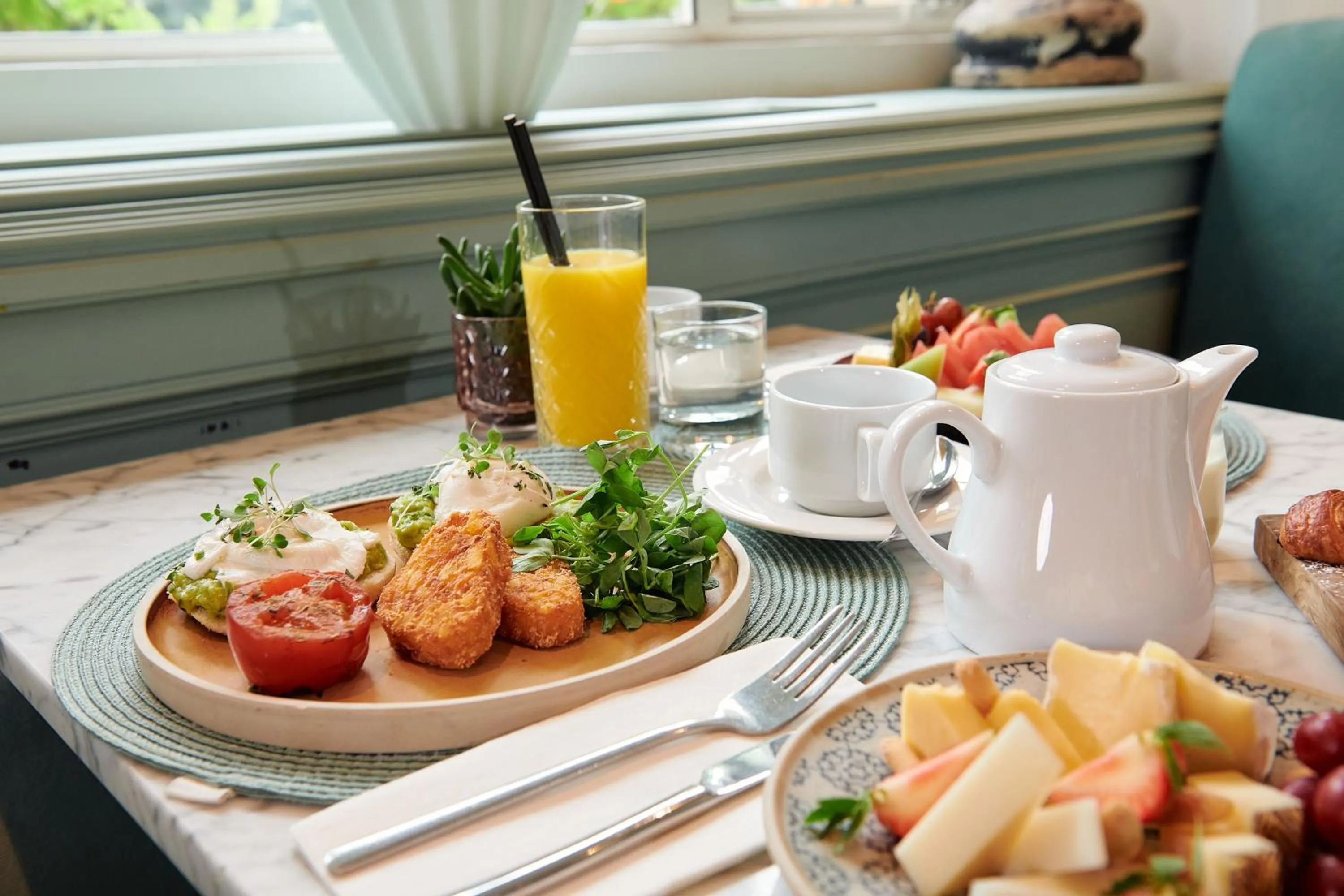 Restaurant/places to eat in The Level at Melia White House