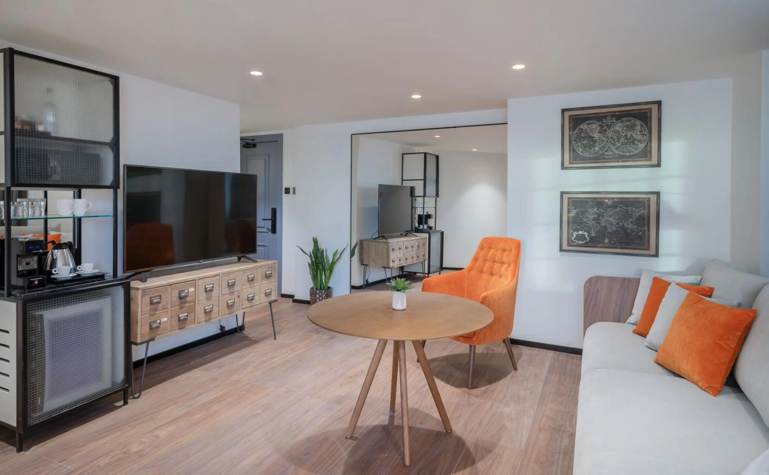 TV and multimedia in The Level at Melia White House