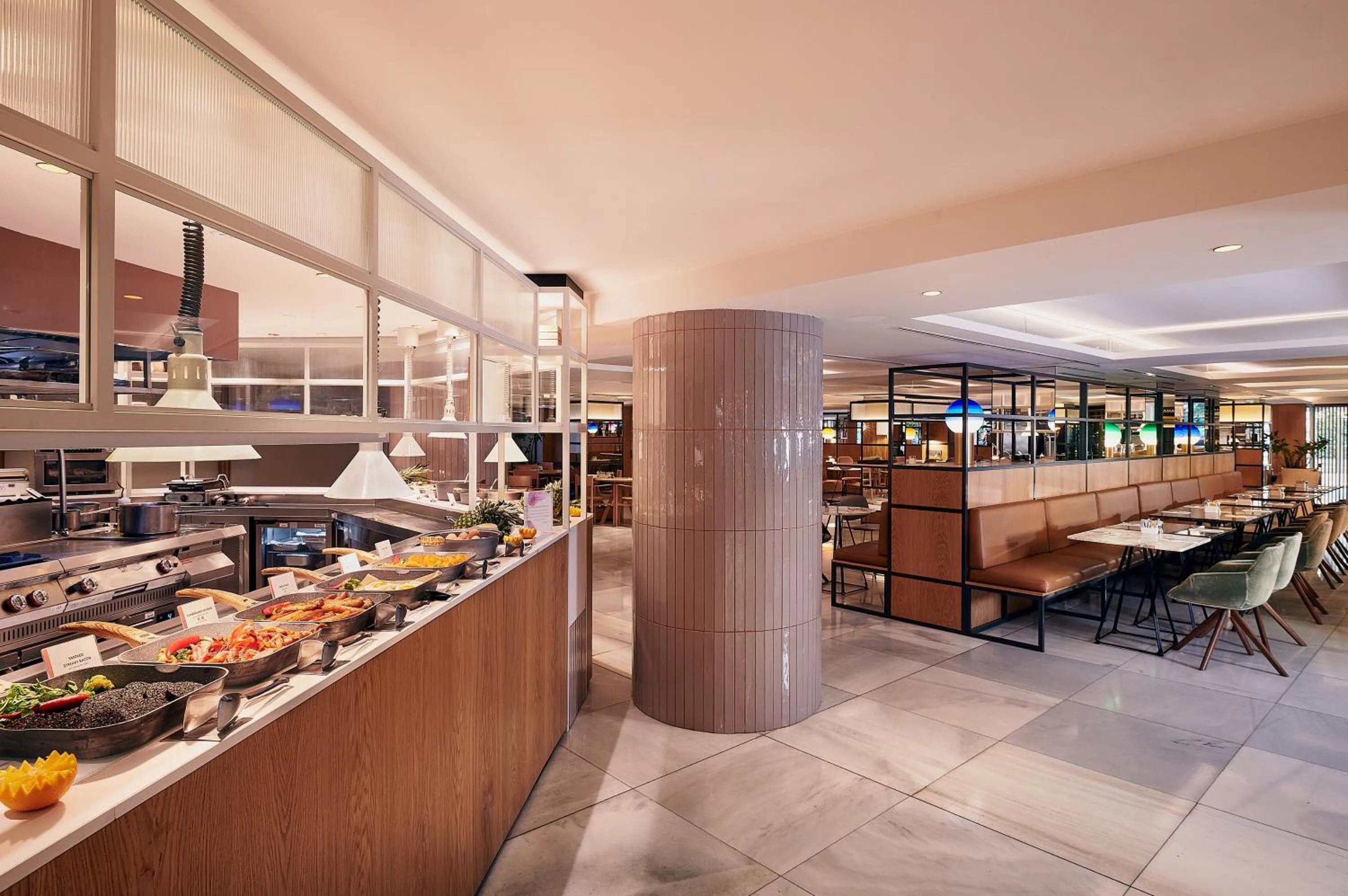 Restaurant/places to eat in The Level at Melia White House