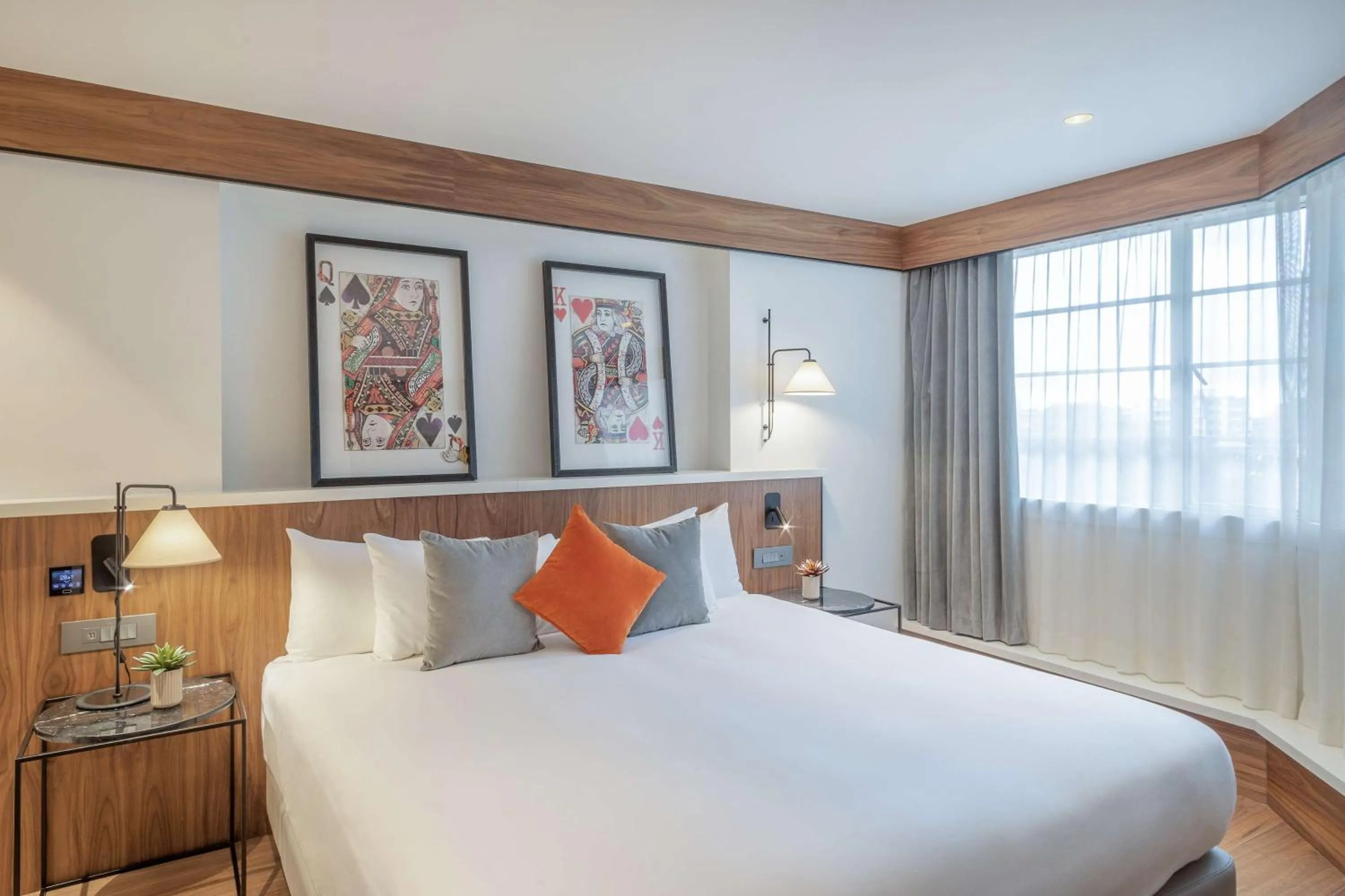 Photo of the whole room, Bed in The Level at Melia White House