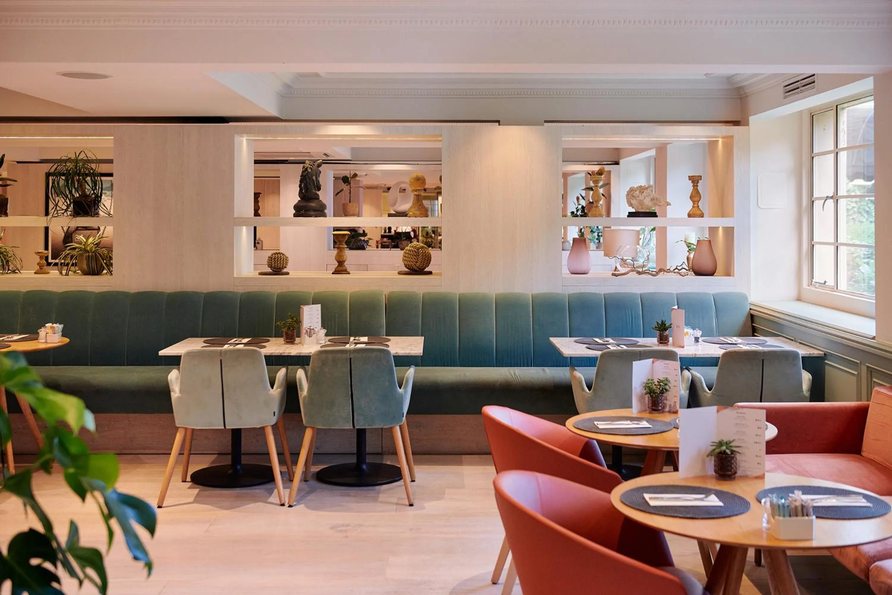 Restaurant/places to eat in The Level at Melia White House