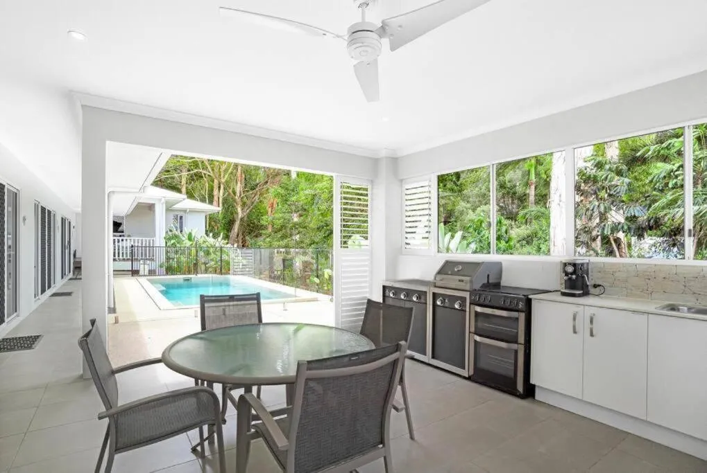 Palm Cove Studio Apartments