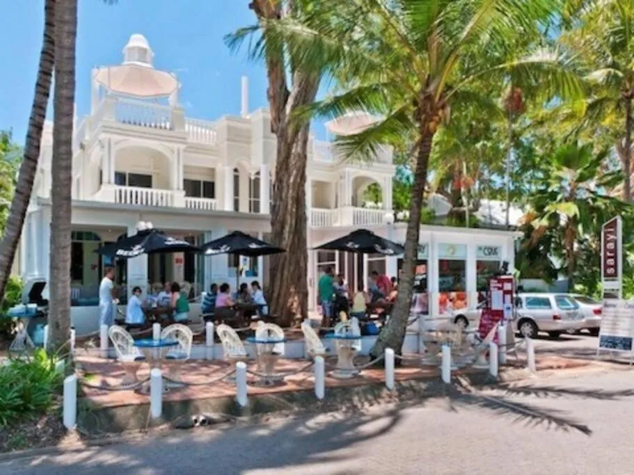 Palm Cove Studio Apartments