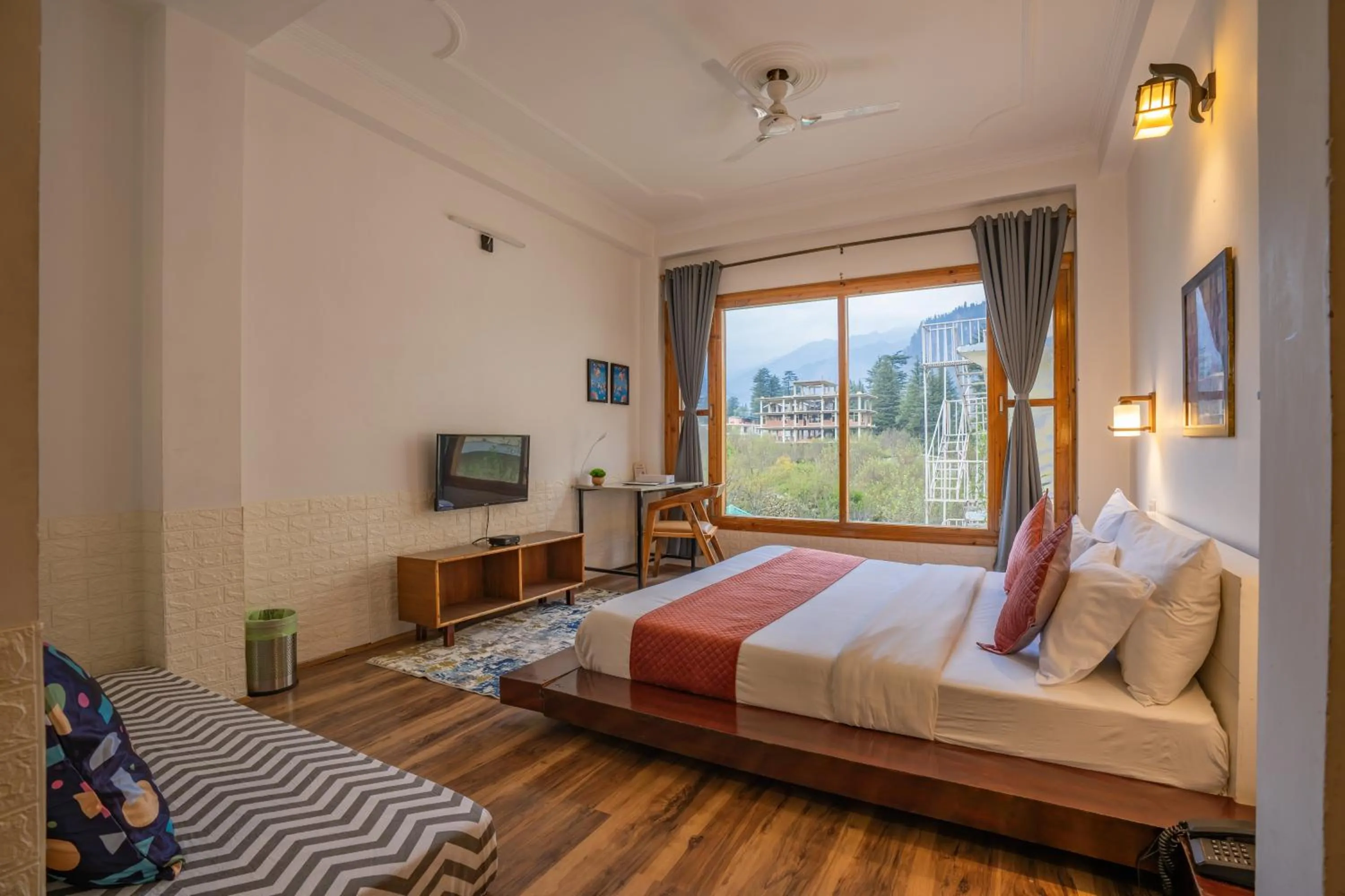 Photo of the whole room, Bed in Alt Life Manali, Old Manali