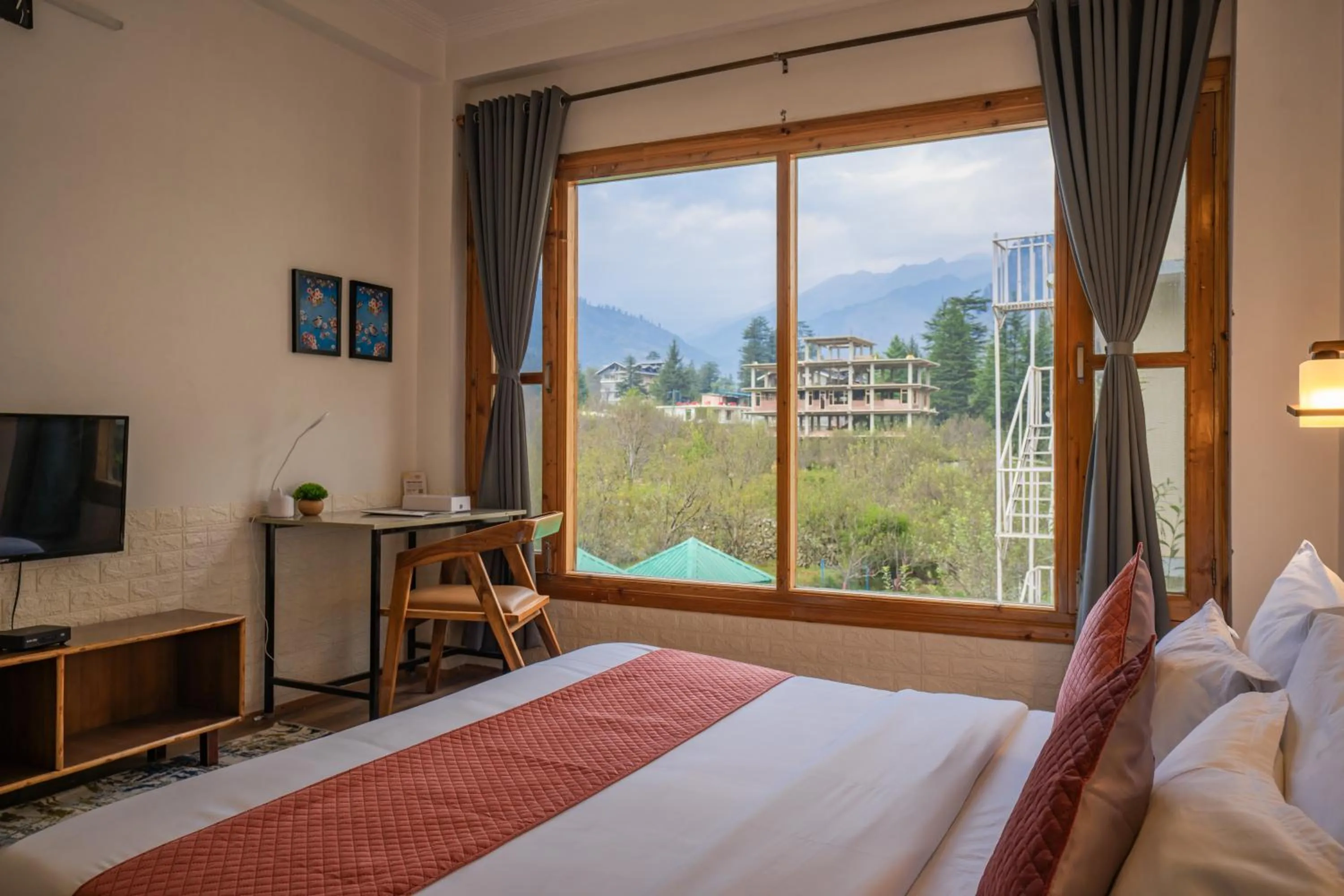 Bed in Alt Life Manali, Old Manali