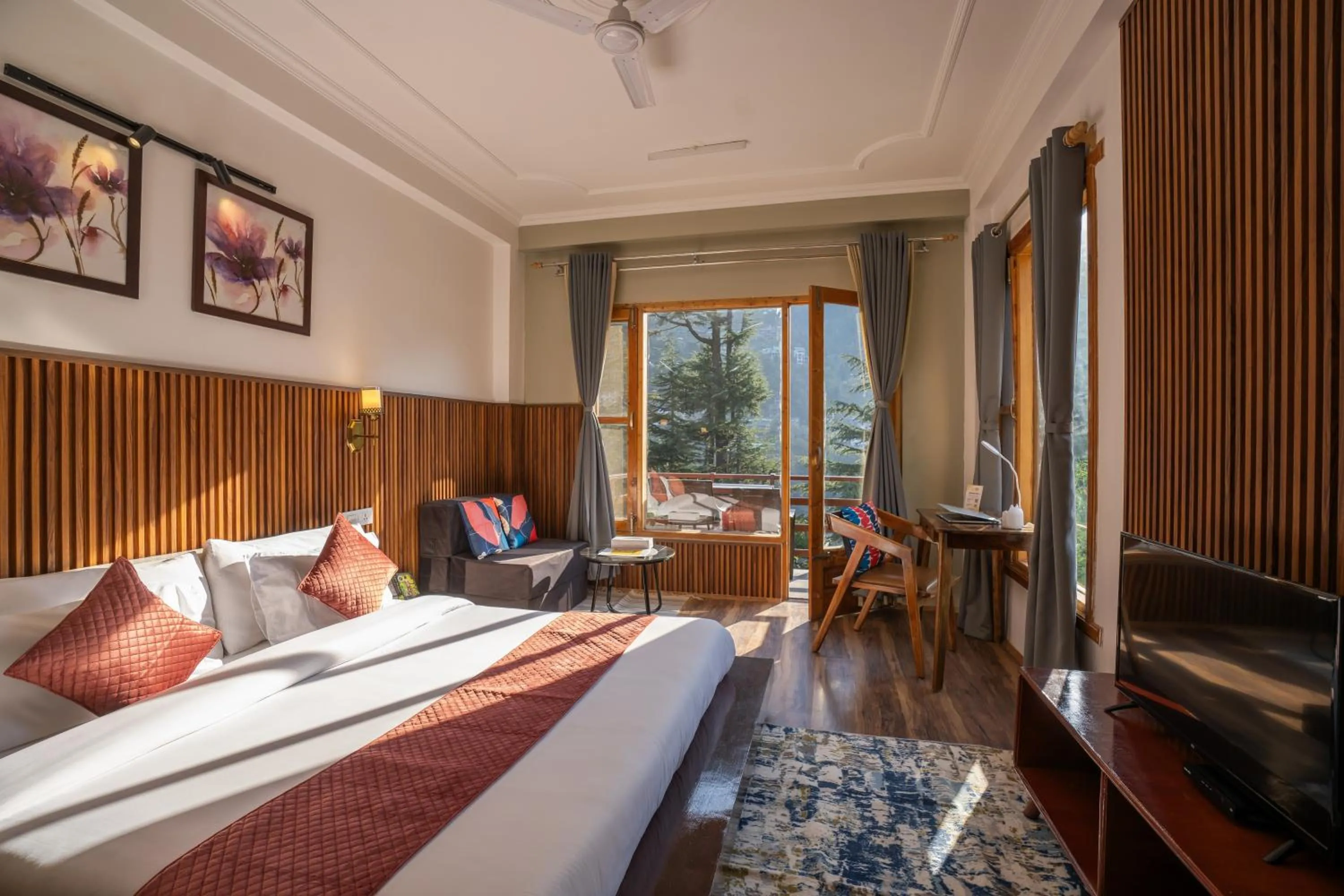 Photo of the whole room, Bed in Alt Life Manali, Old Manali