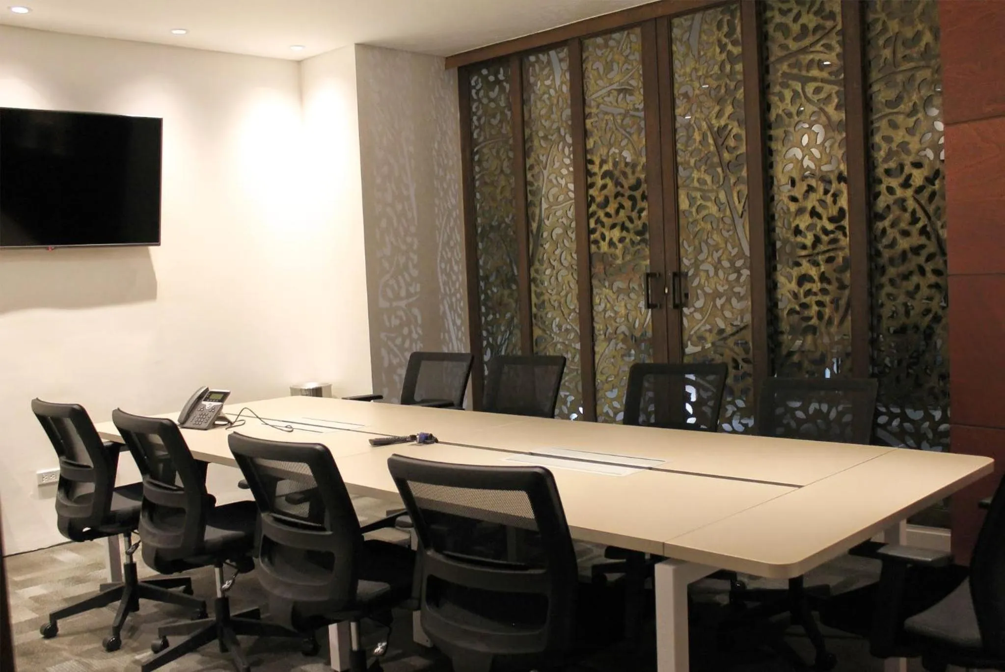 Communal lounge/ TV room in Quo Quality Hotel