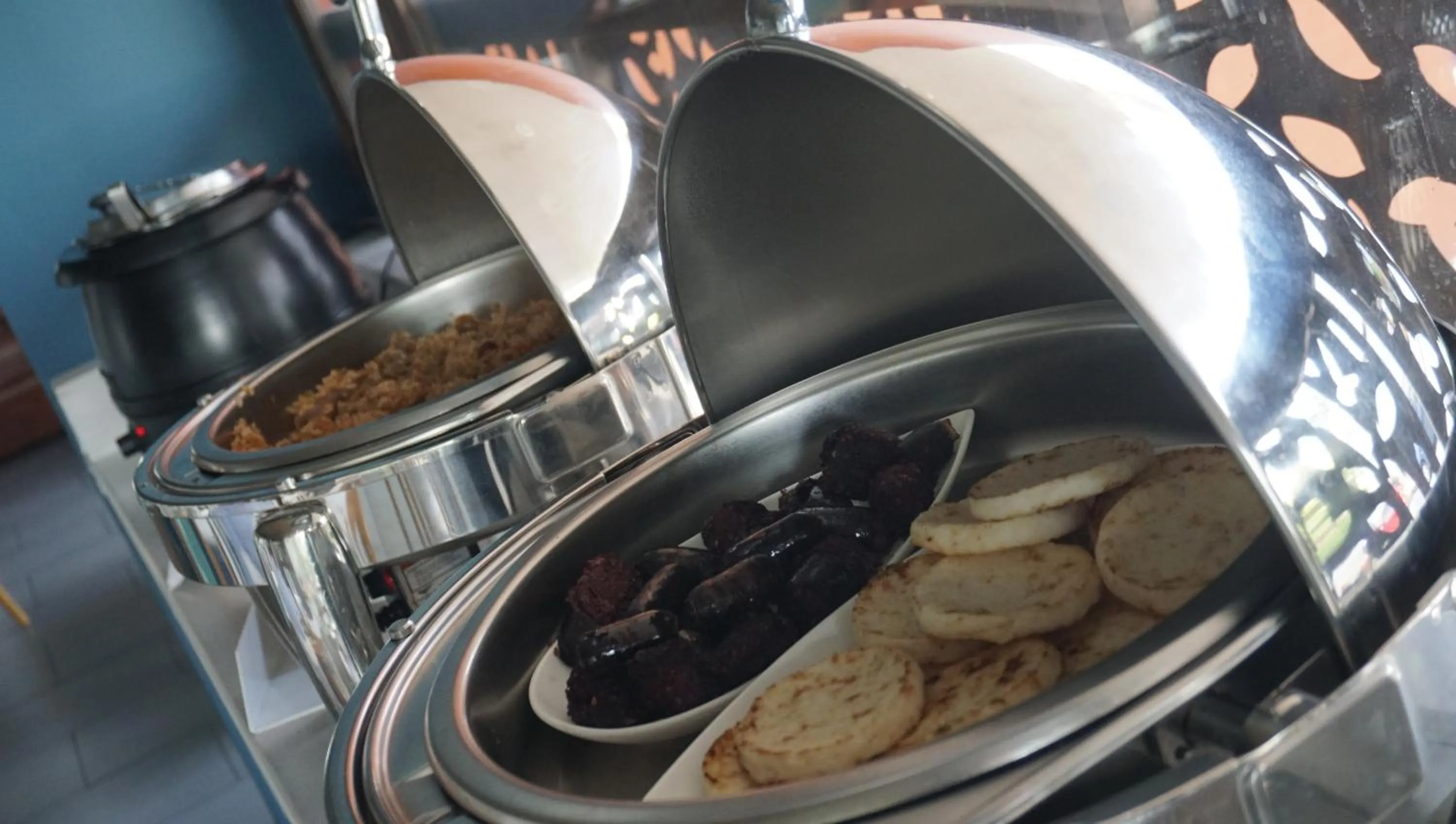 Buffet breakfast in Quo Quality Hotel