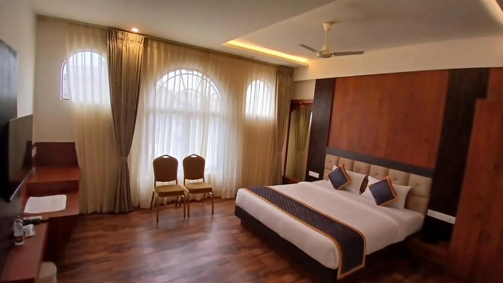 Bed in PPH Living Rajathagiri Palace Premium Rooms