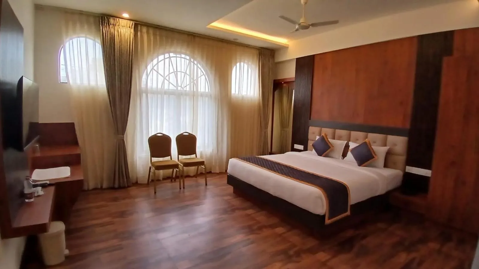 Bed in PPH Living Rajathagiri Palace Premium Rooms