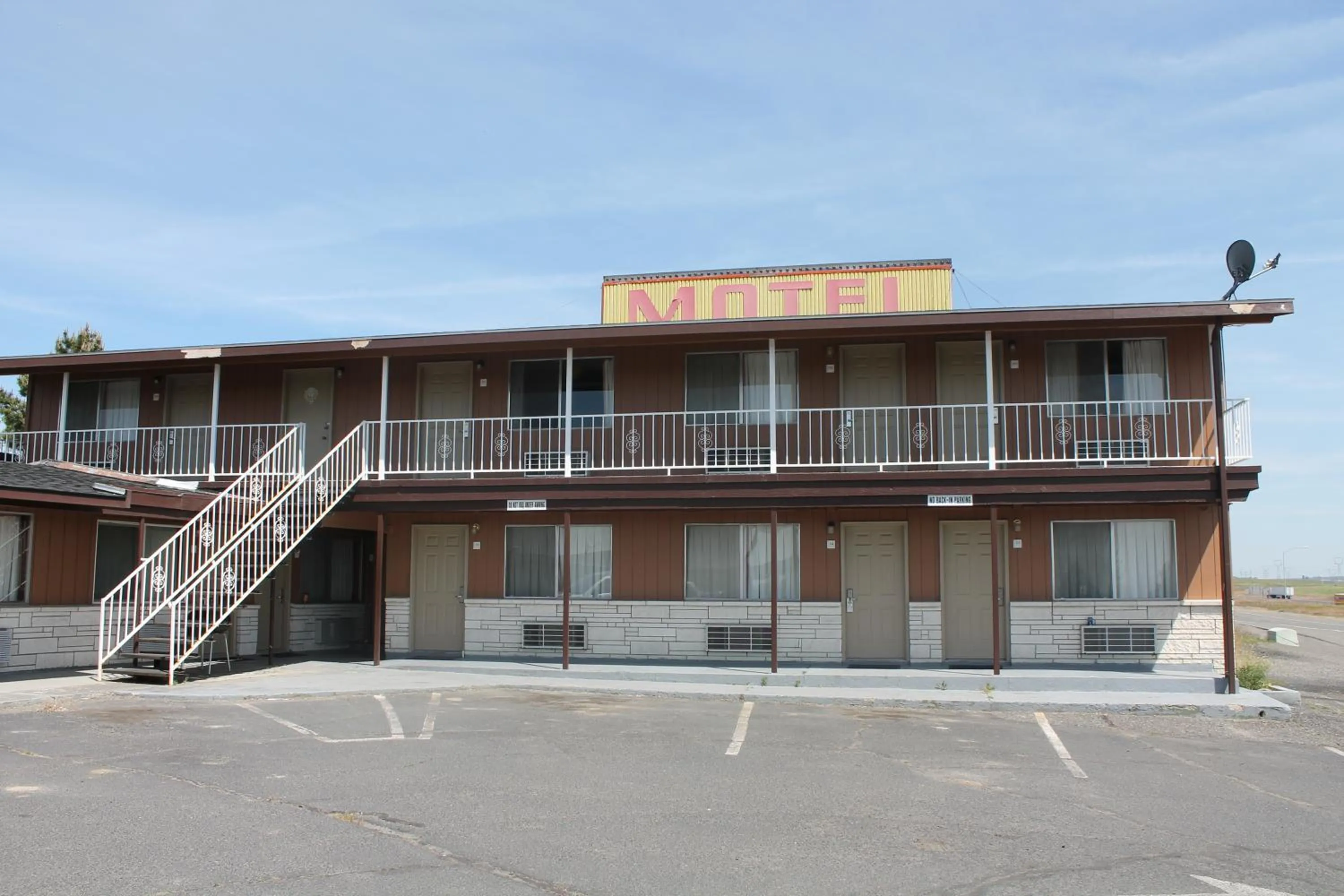 Property building in Americas Best Value Inn Boardman
