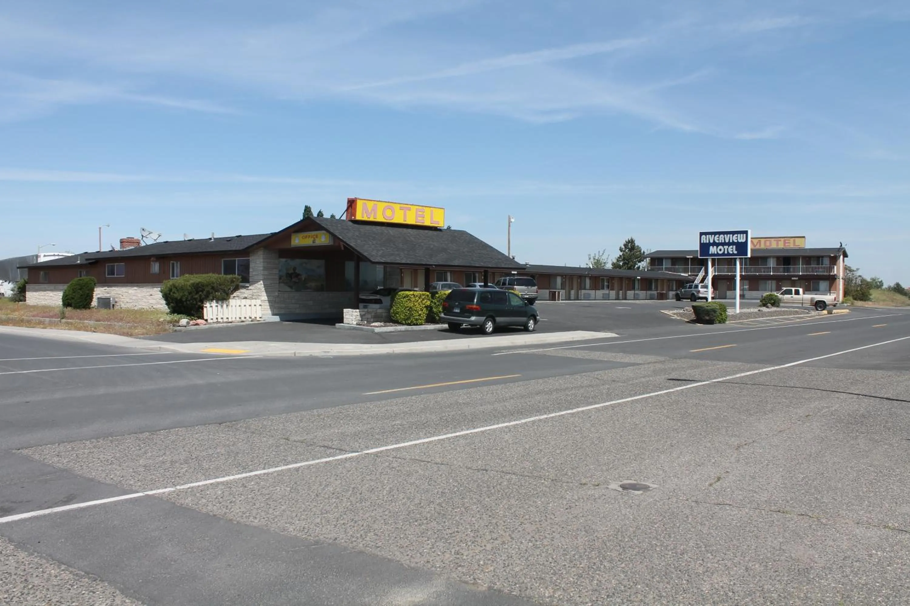 Property building in Americas Best Value Inn Boardman