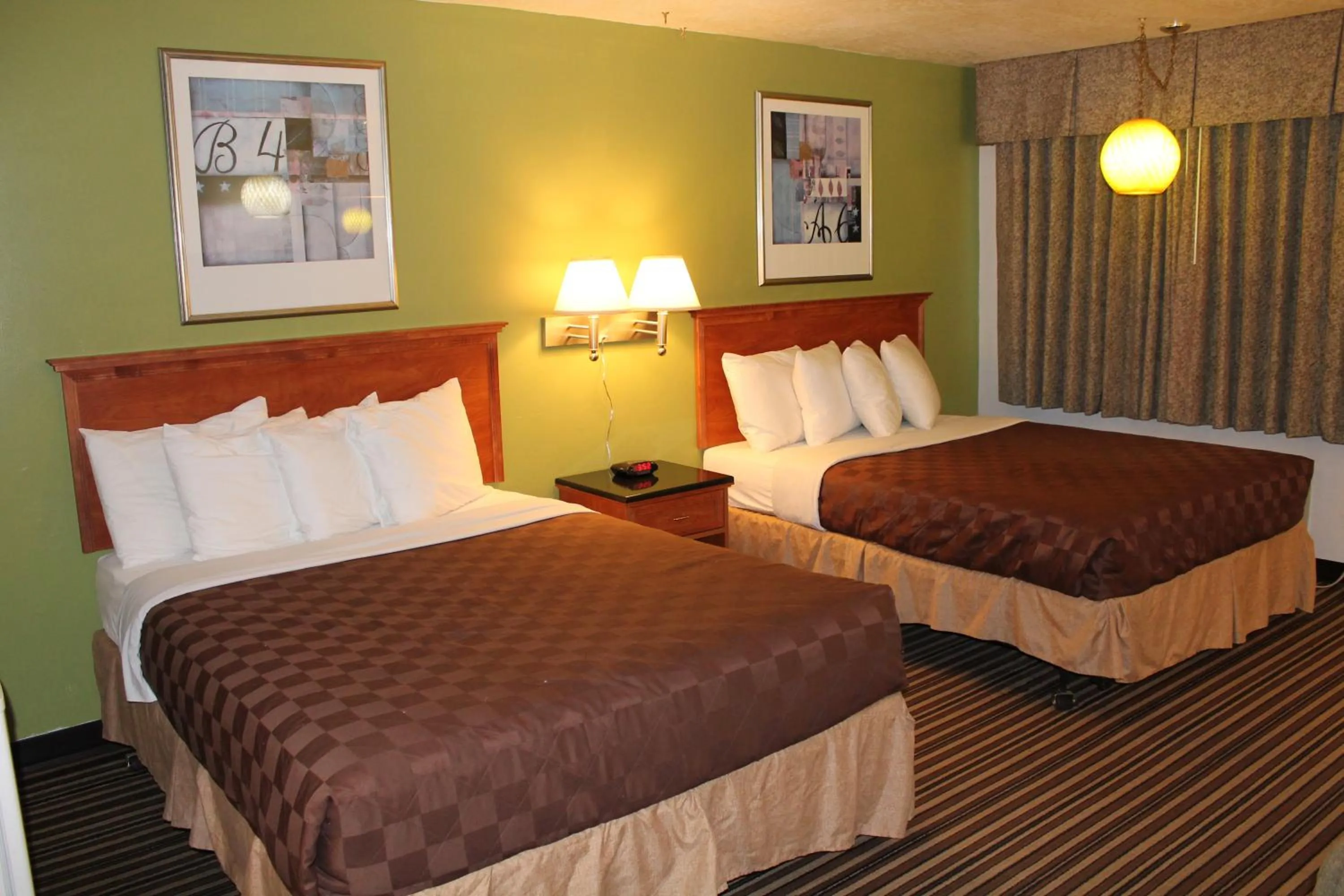 Photo of the whole room, Bed in Americas Best Value Inn Boardman
