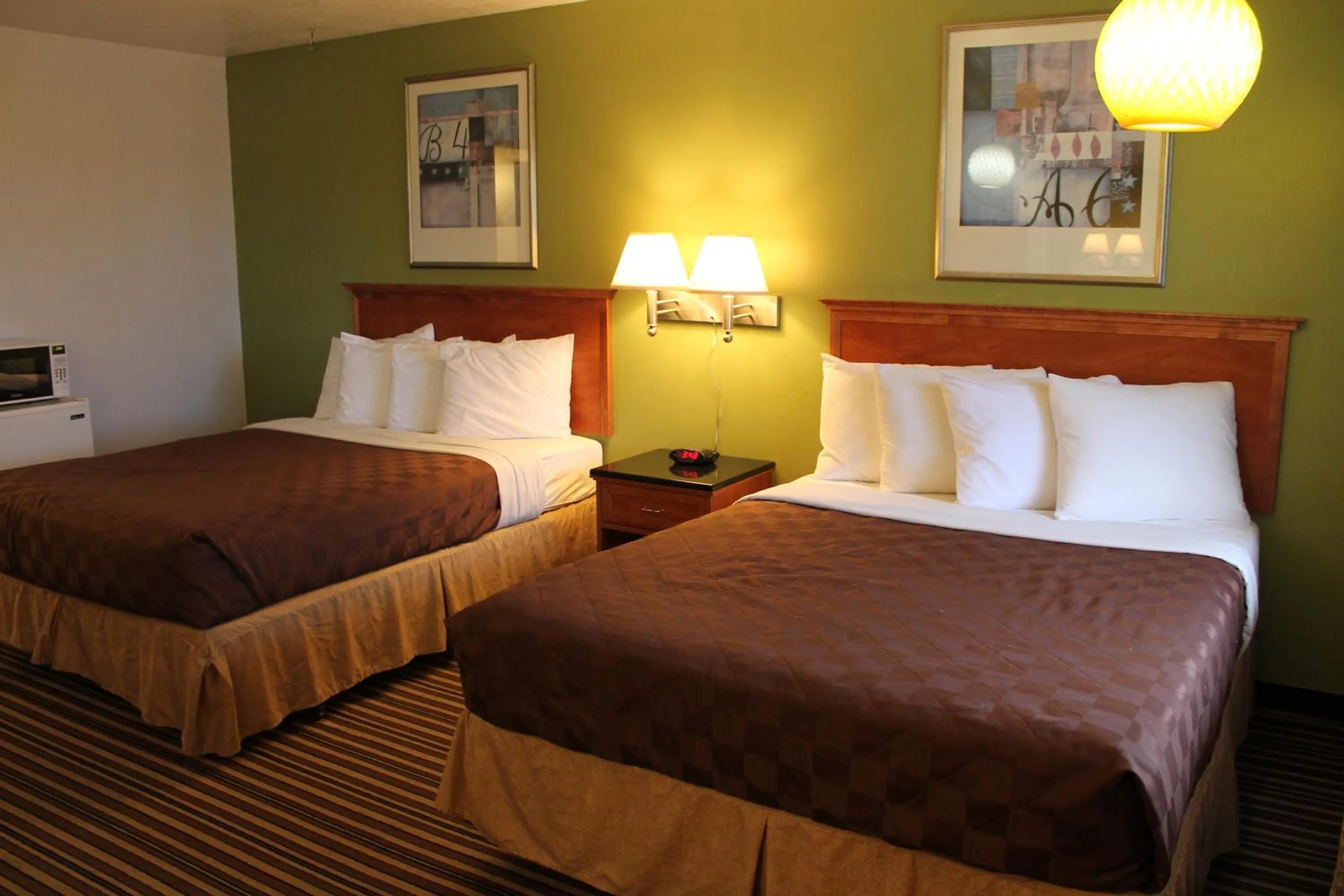 Photo of the whole room, Bed in Americas Best Value Inn Boardman