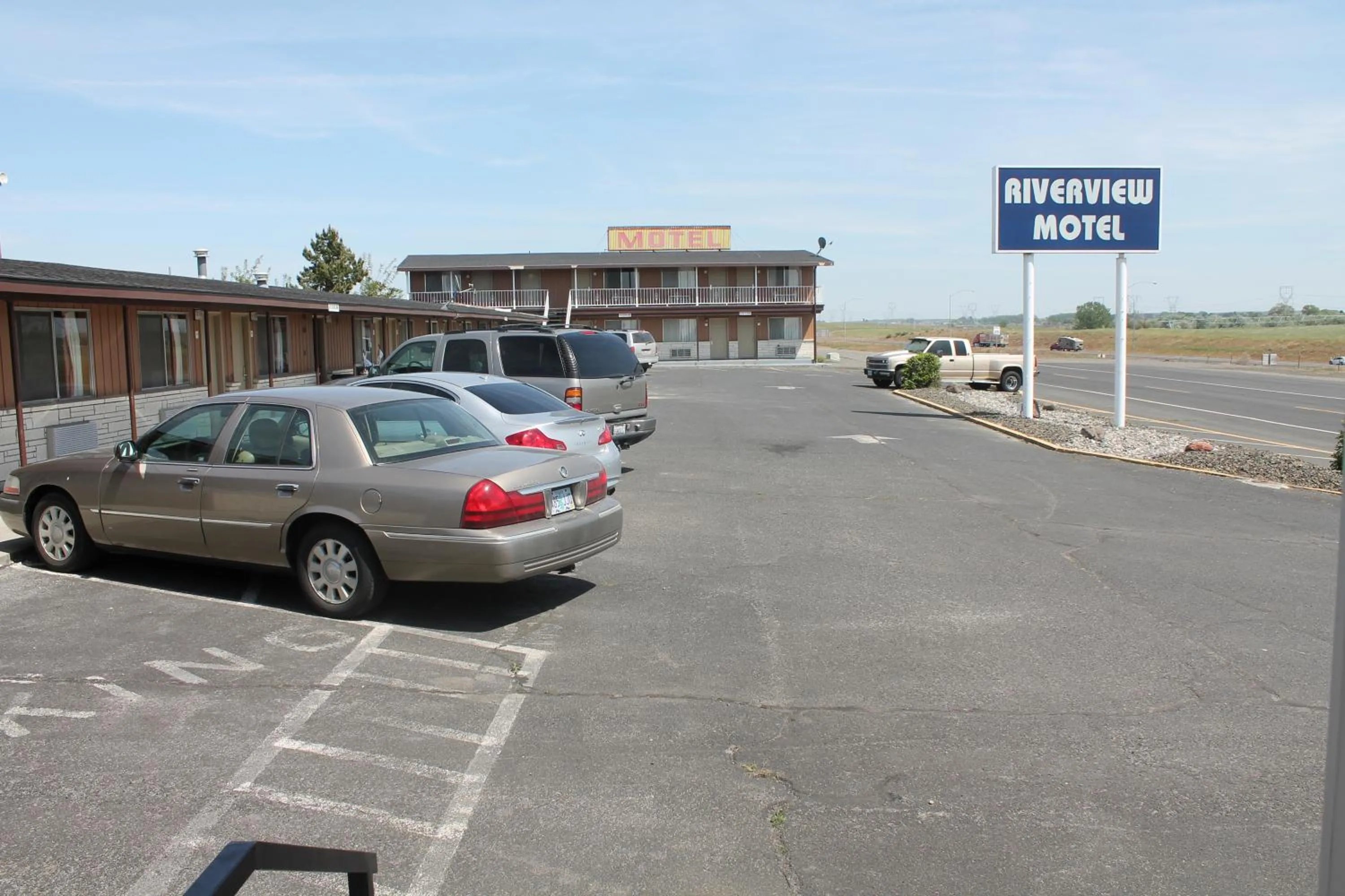 Property building in Americas Best Value Inn Boardman