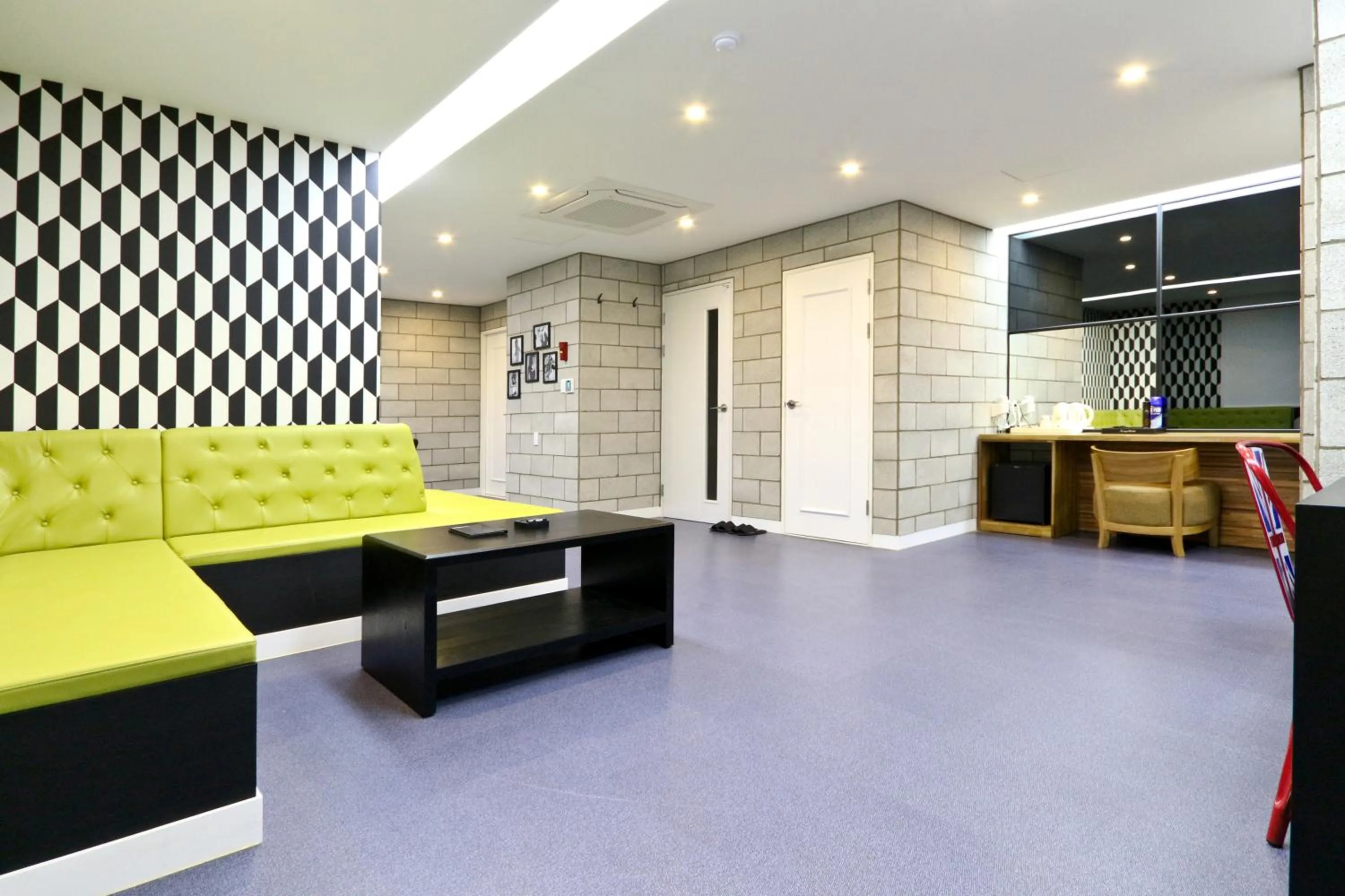 Photo of the whole room in Hotel Home