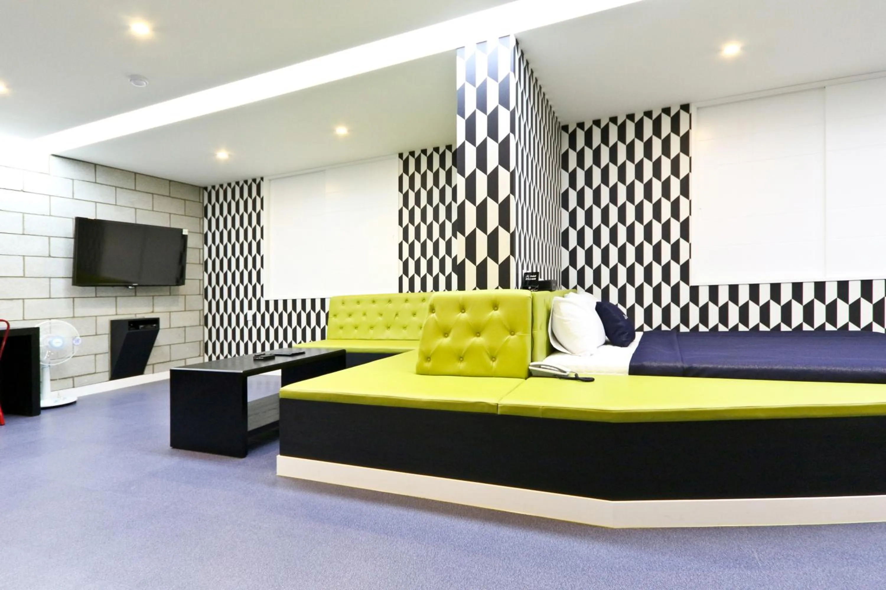 Seating area, Bed in Hotel Home