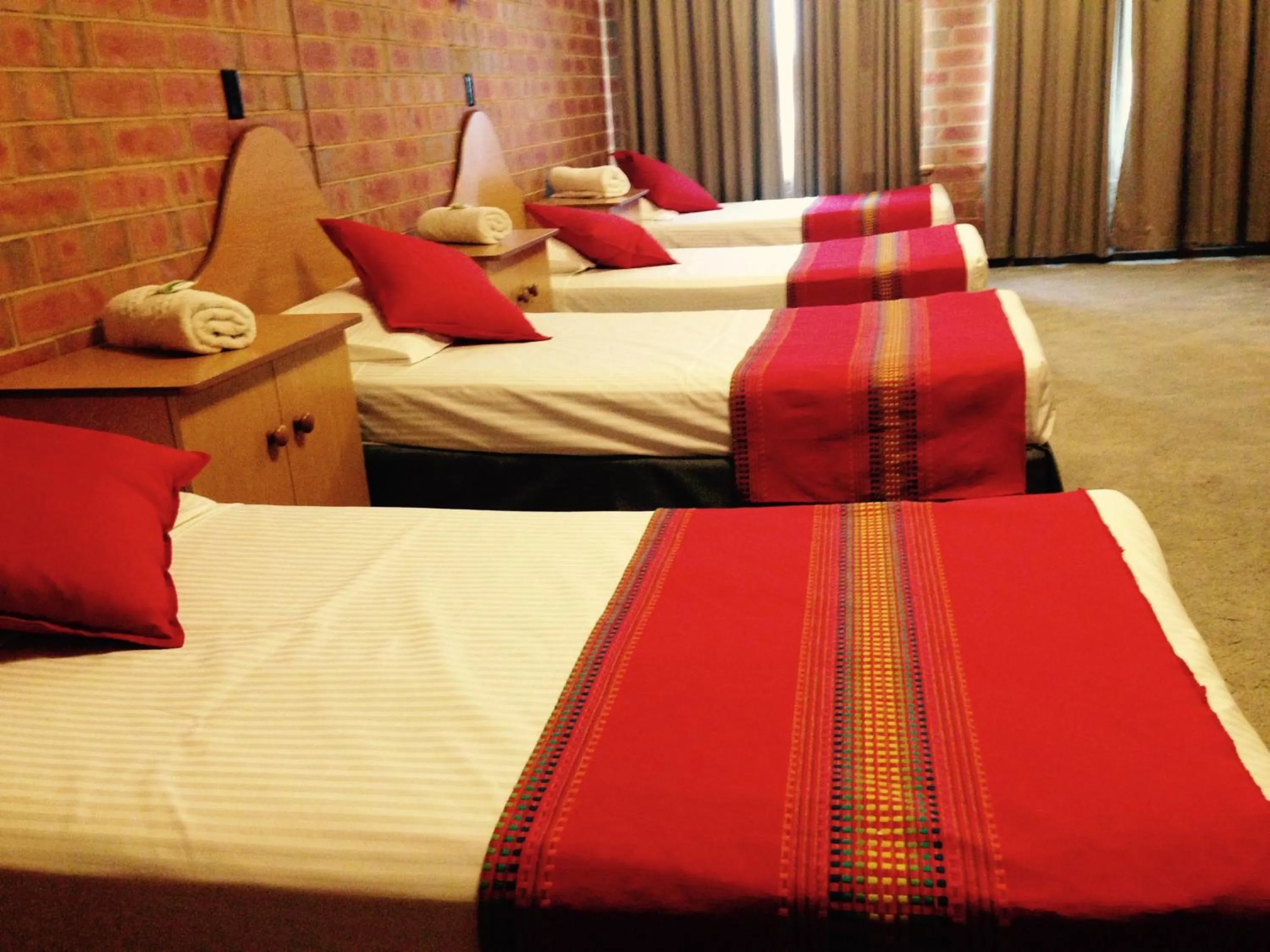 Bed in Pooraka Motor Inn