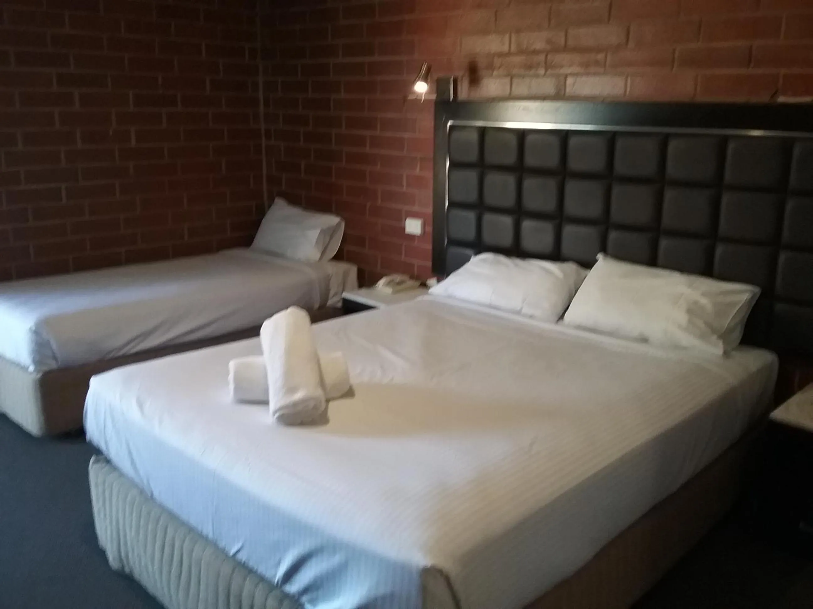 Bed in Pooraka Motor Inn