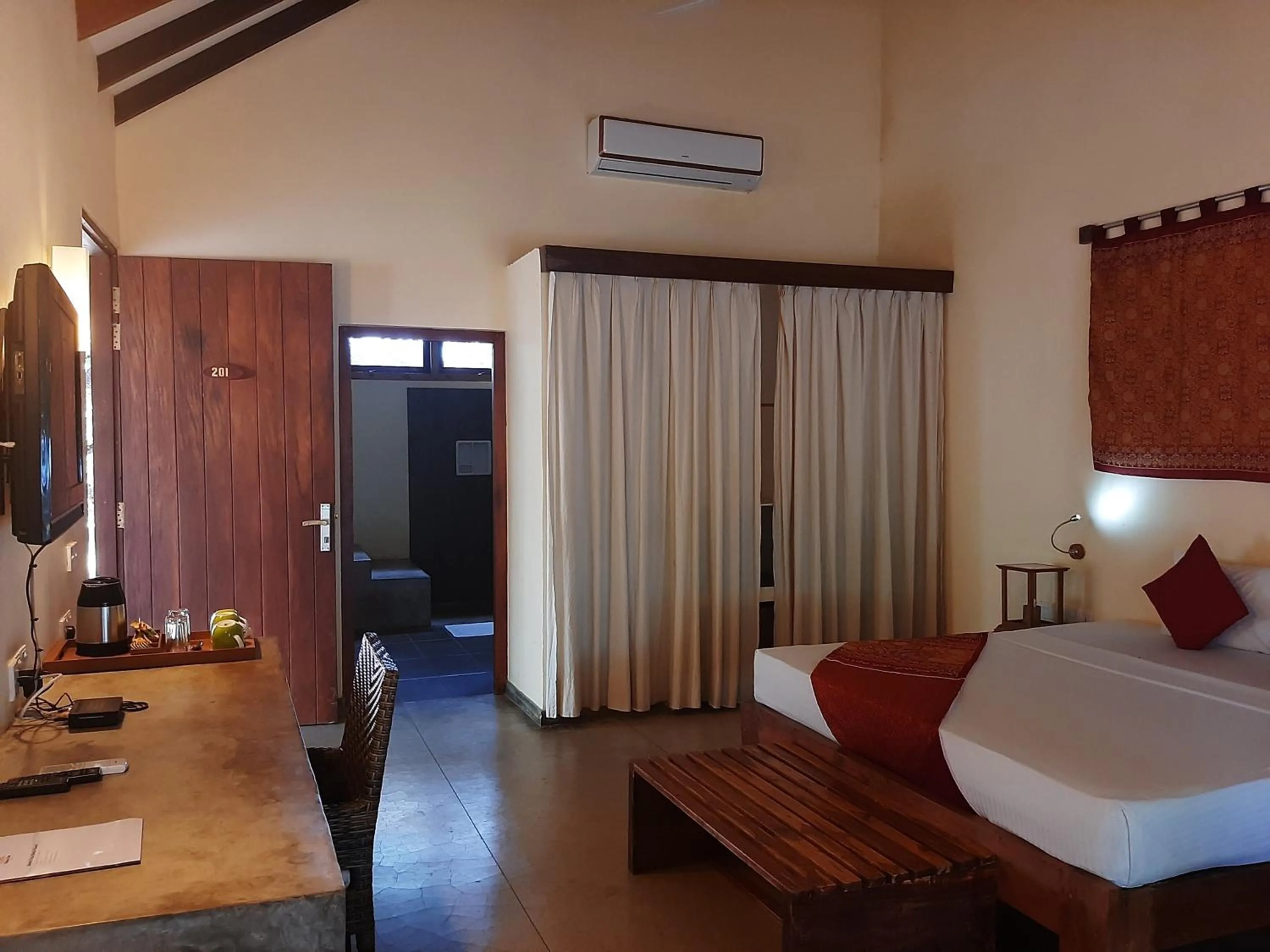 Bed in Giman Free Beach Resort Pasikuda