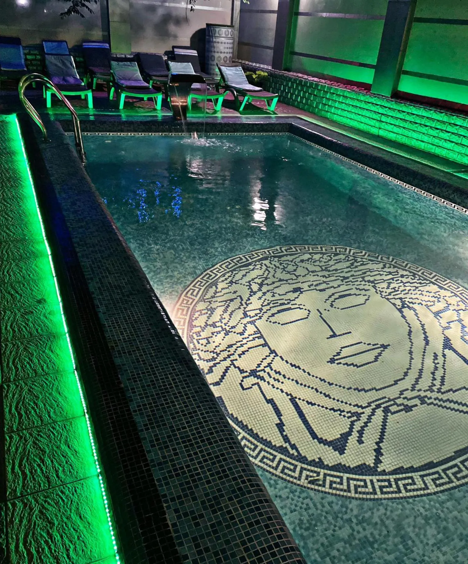 Swimming pool in Diamond Hotel